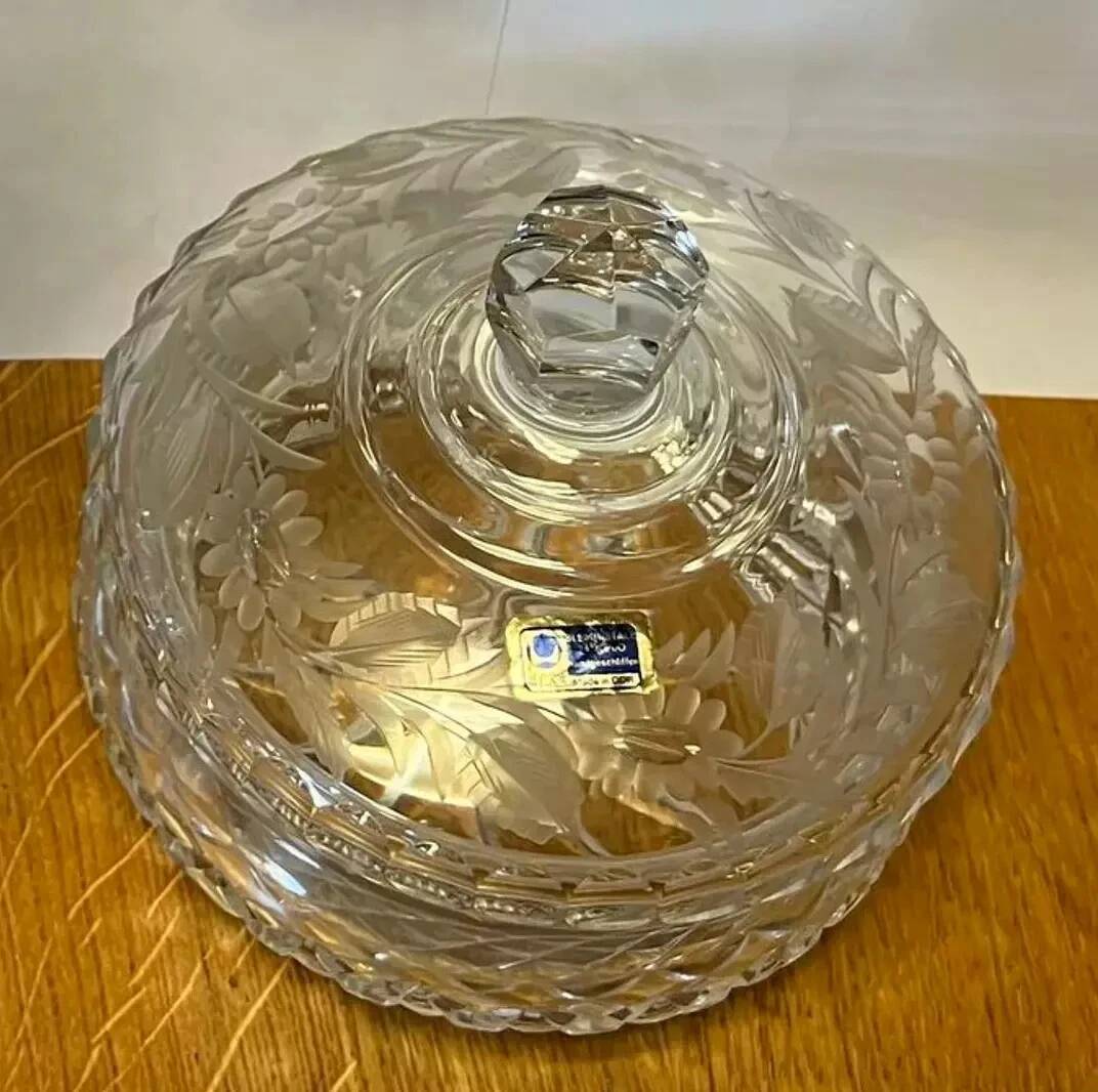 Chiseled crystal candy box