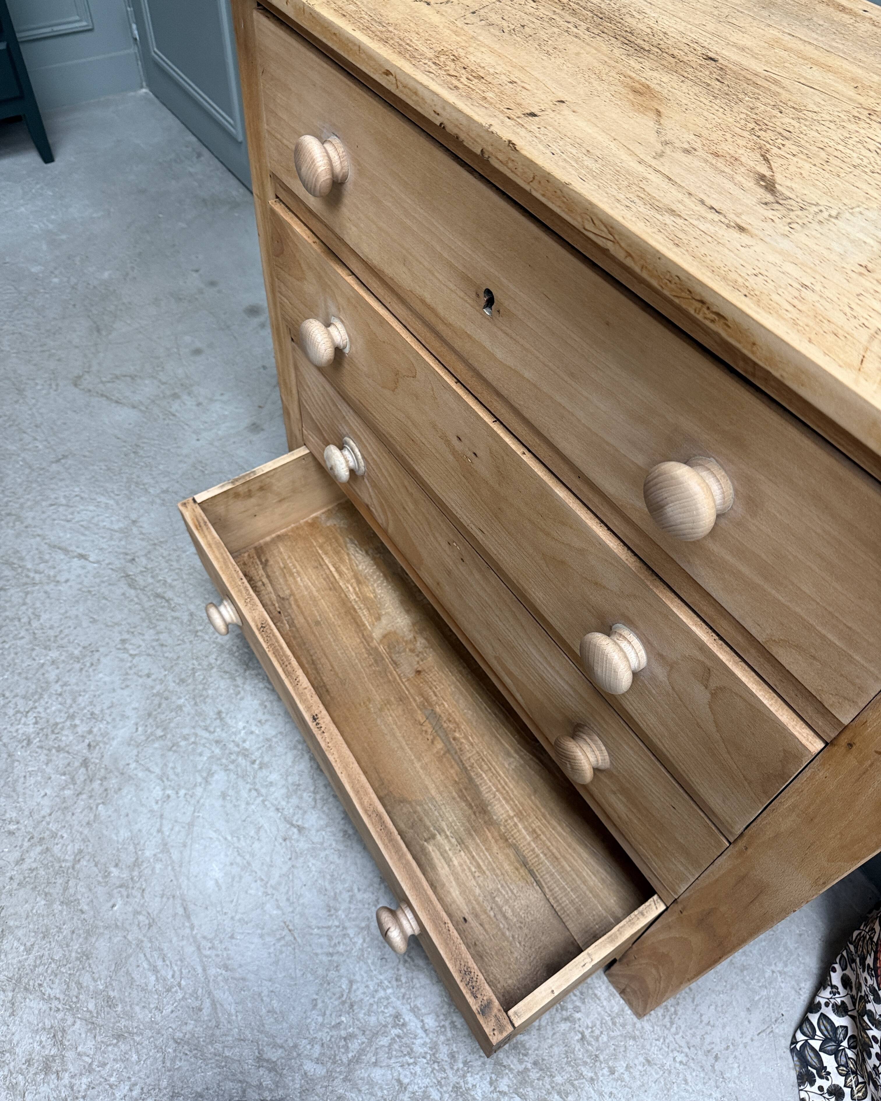 Commode vintage rénovée