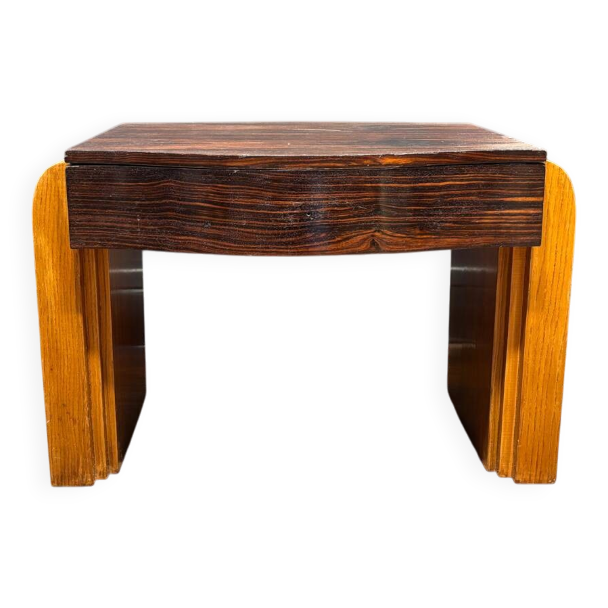 Solid wood side table – Vintage charm and timeless elegance