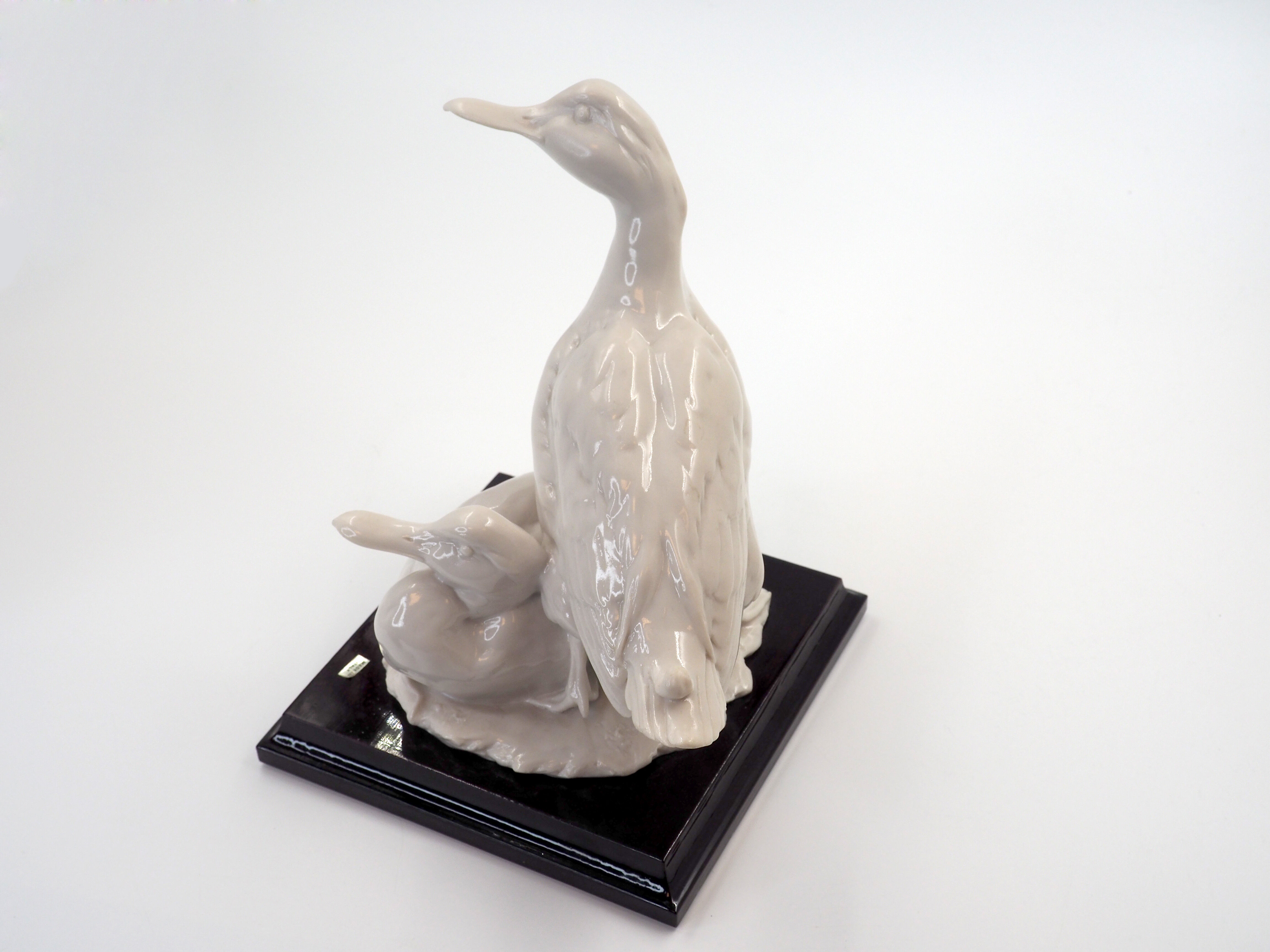 Paire de canards par Guiseppe Armani Capodimonte Florence, porcelaine blanche