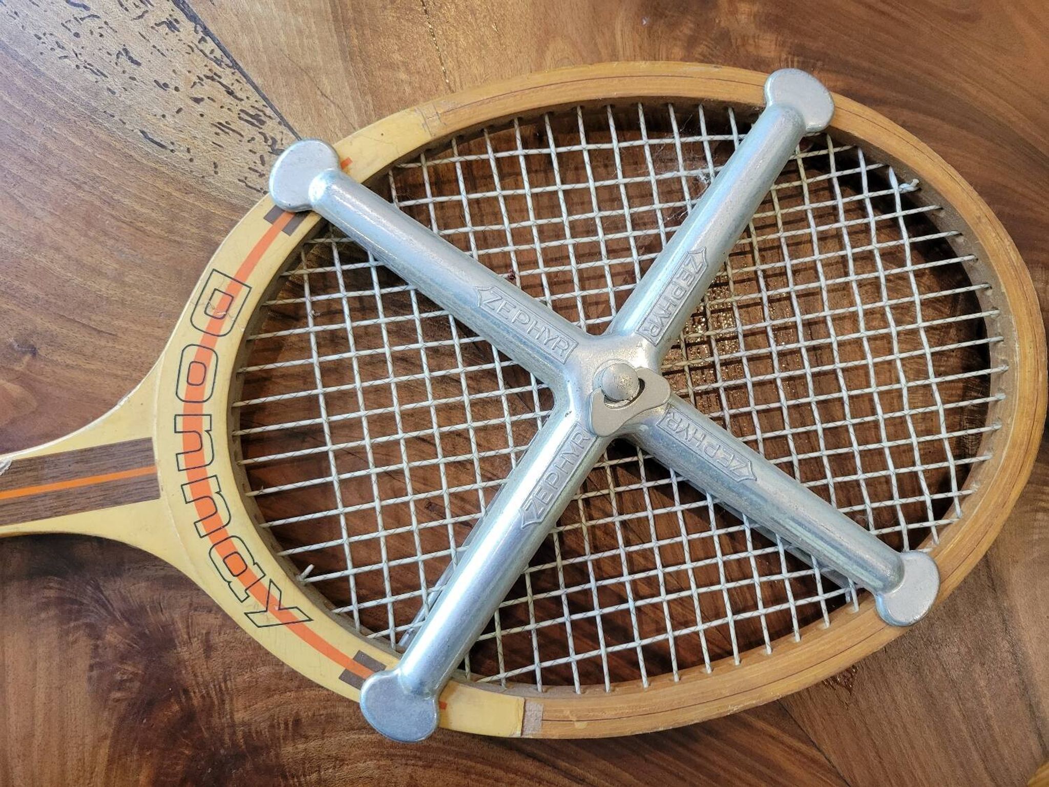 Ancienne raquette de tennis Donnay