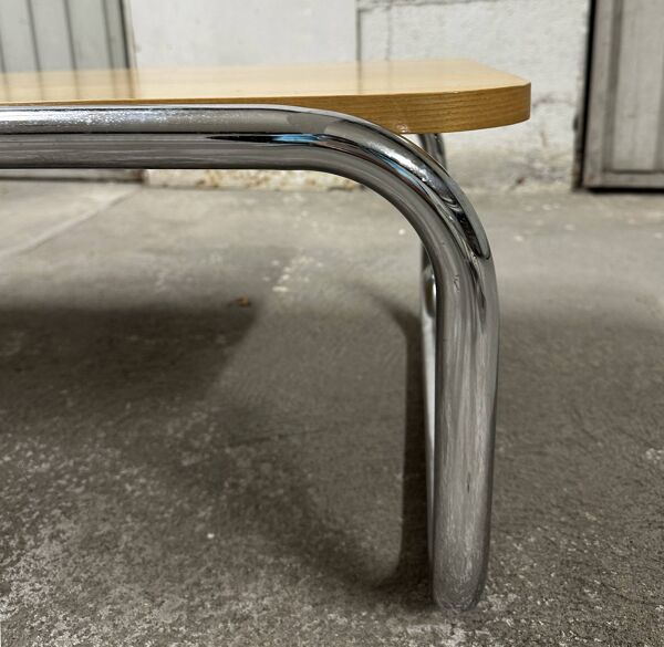 Ensemble de 4 tables de salon gigogne 70s en métal et chêne massif