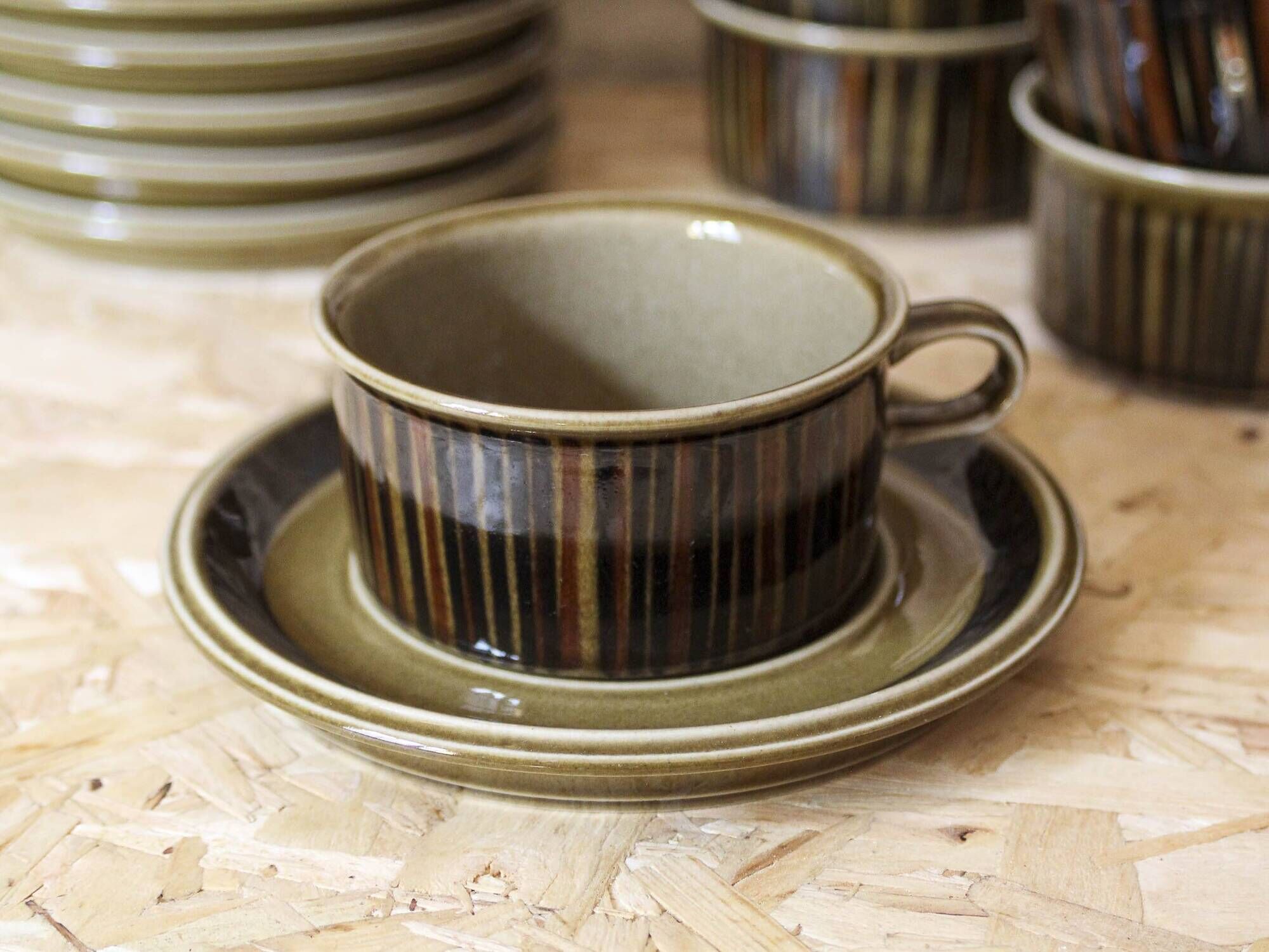 11 tasses et soucoupes série Kosmos Arabia Finlande
