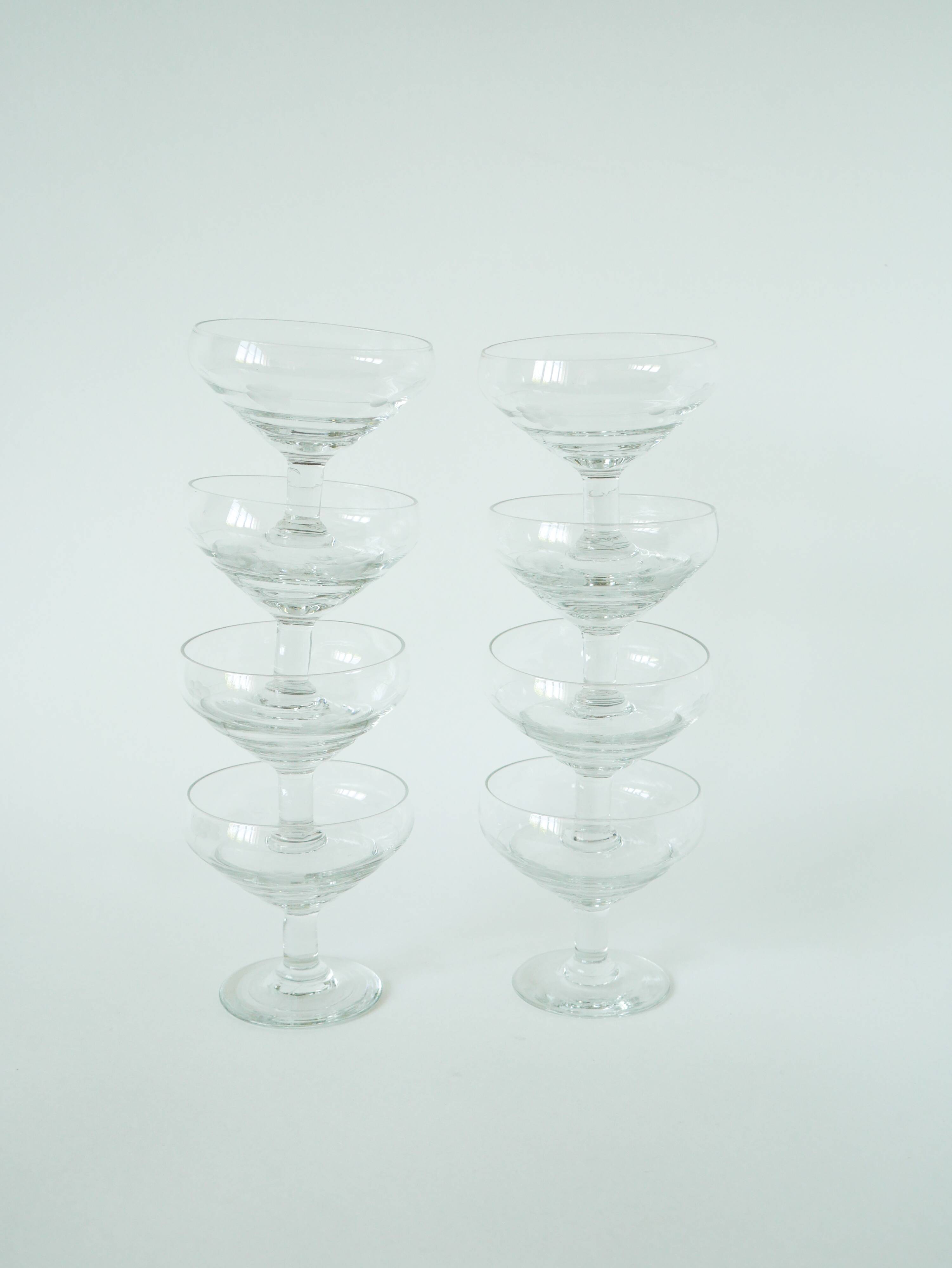 Set of 8 engraved champagne glasses, flower motifs, 1960