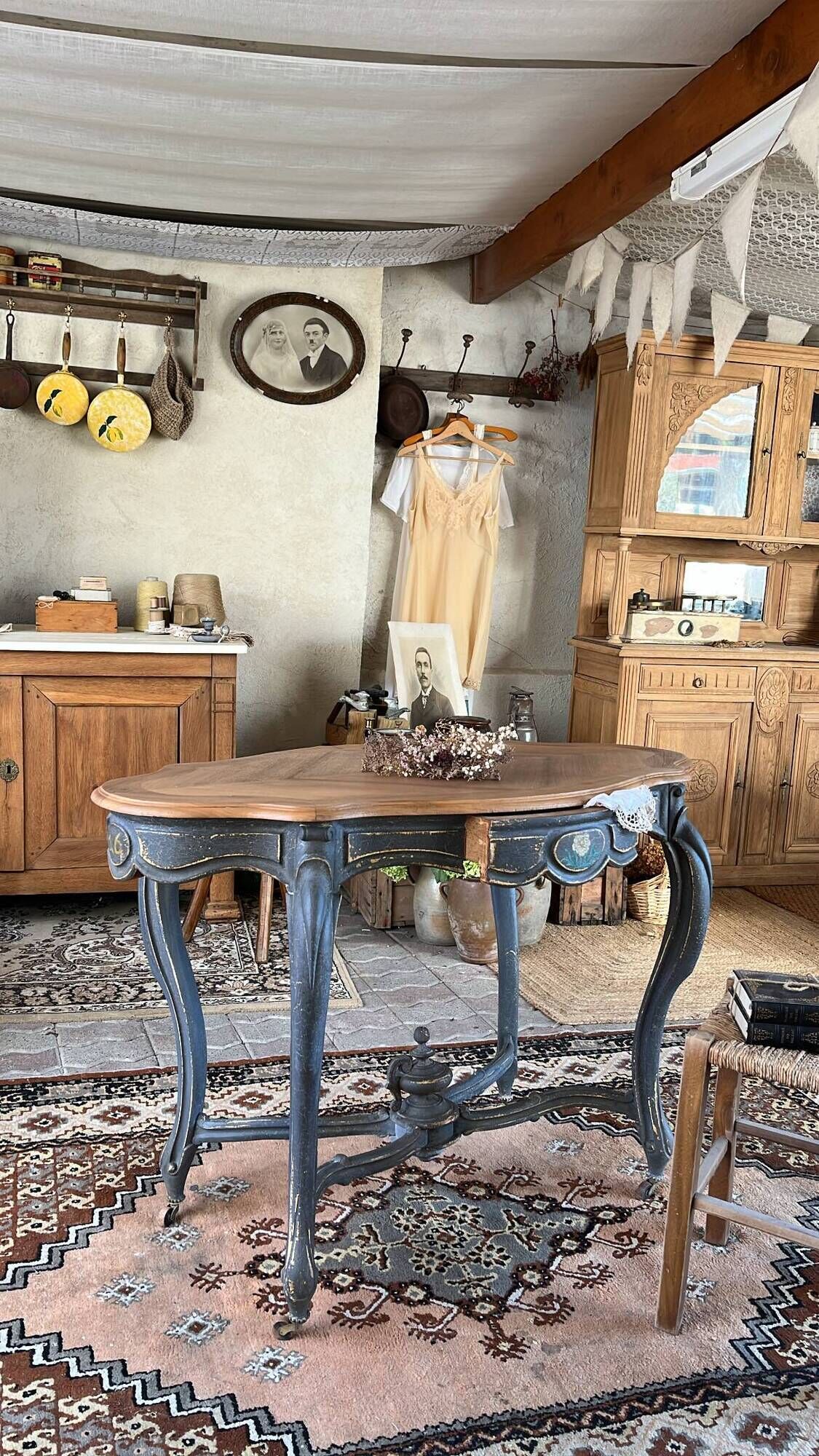 Violin table