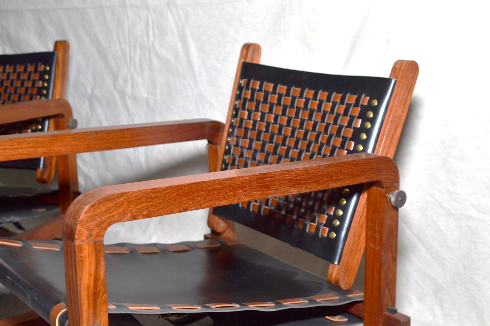 Set of 4 armchairs and a coffee table in Bunbinga and leather
