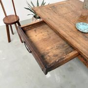 Table, drapière en noyer, XIXème s.