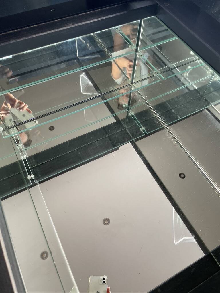 Table basse bar cocktail caché en loupe d'orme de Paul Michel, 1970 Roche Bobois