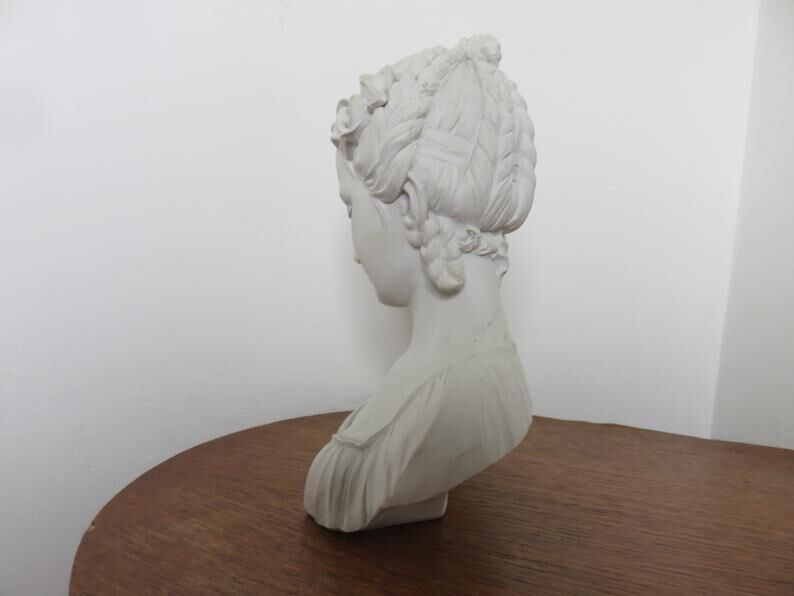 Bust "woman" in plaster