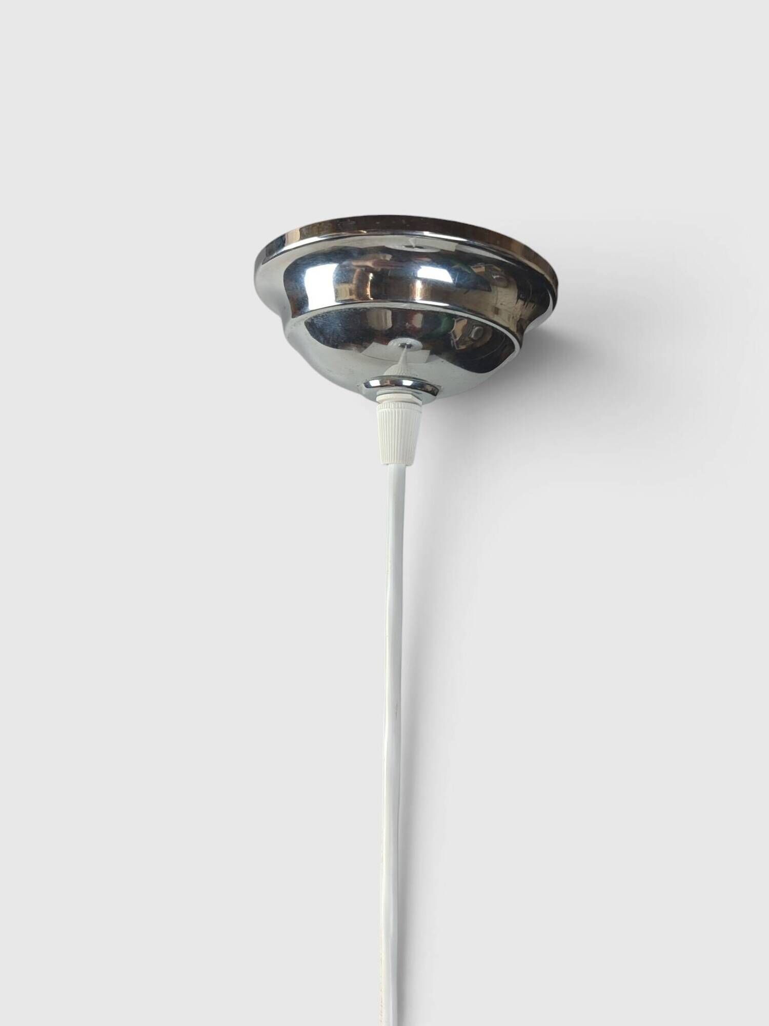 Suspension UFO in white opal with steps and chrome metal