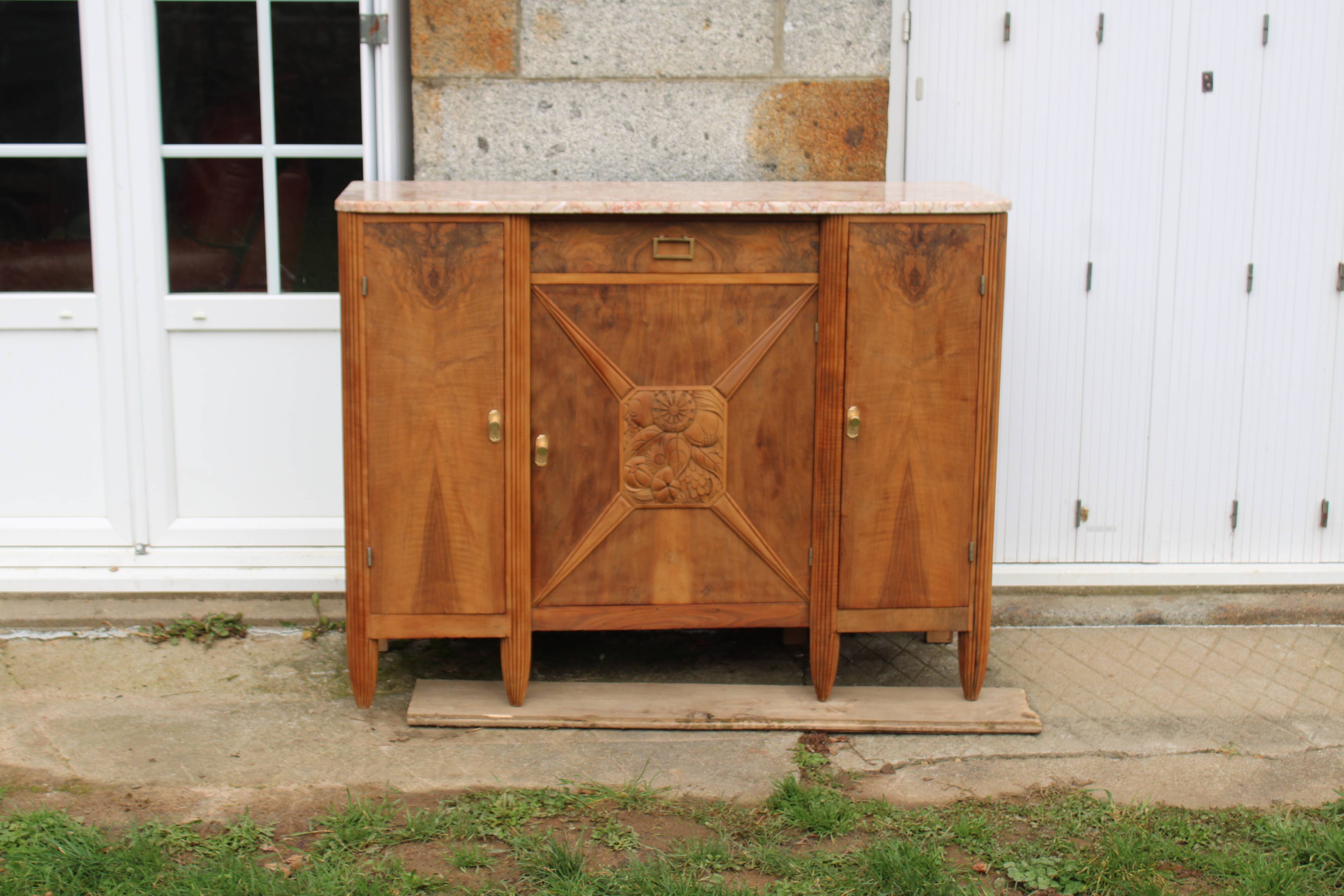 Art Deco sideboard in solid walnut and veneer – pink marble top