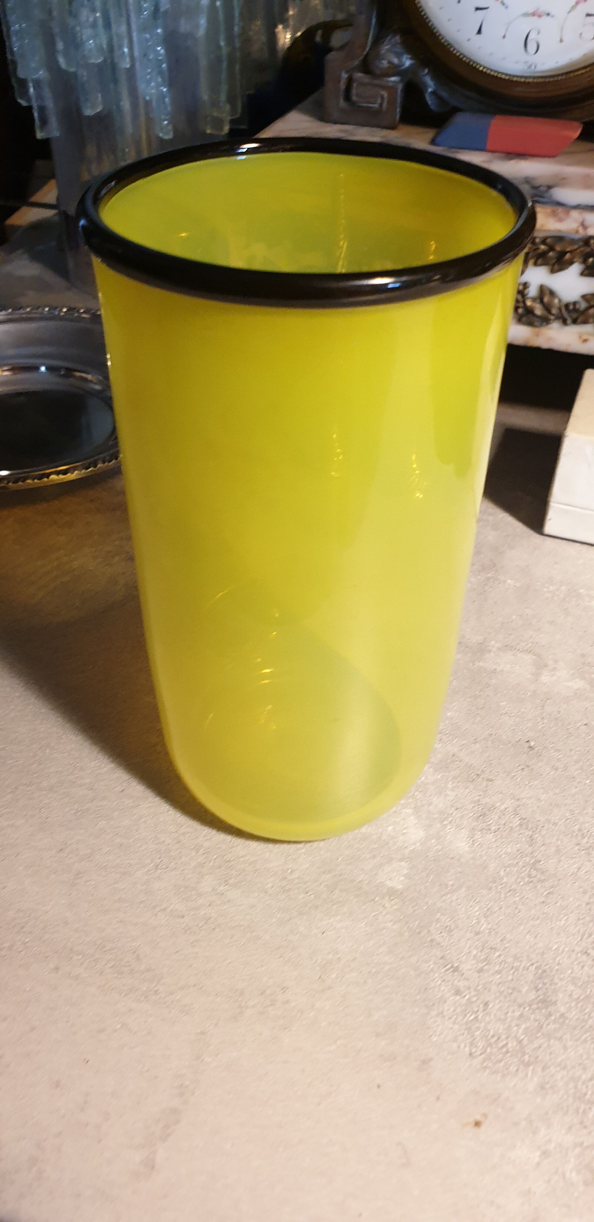 Blown glass vase by éric lindgren from the verrerie de claret