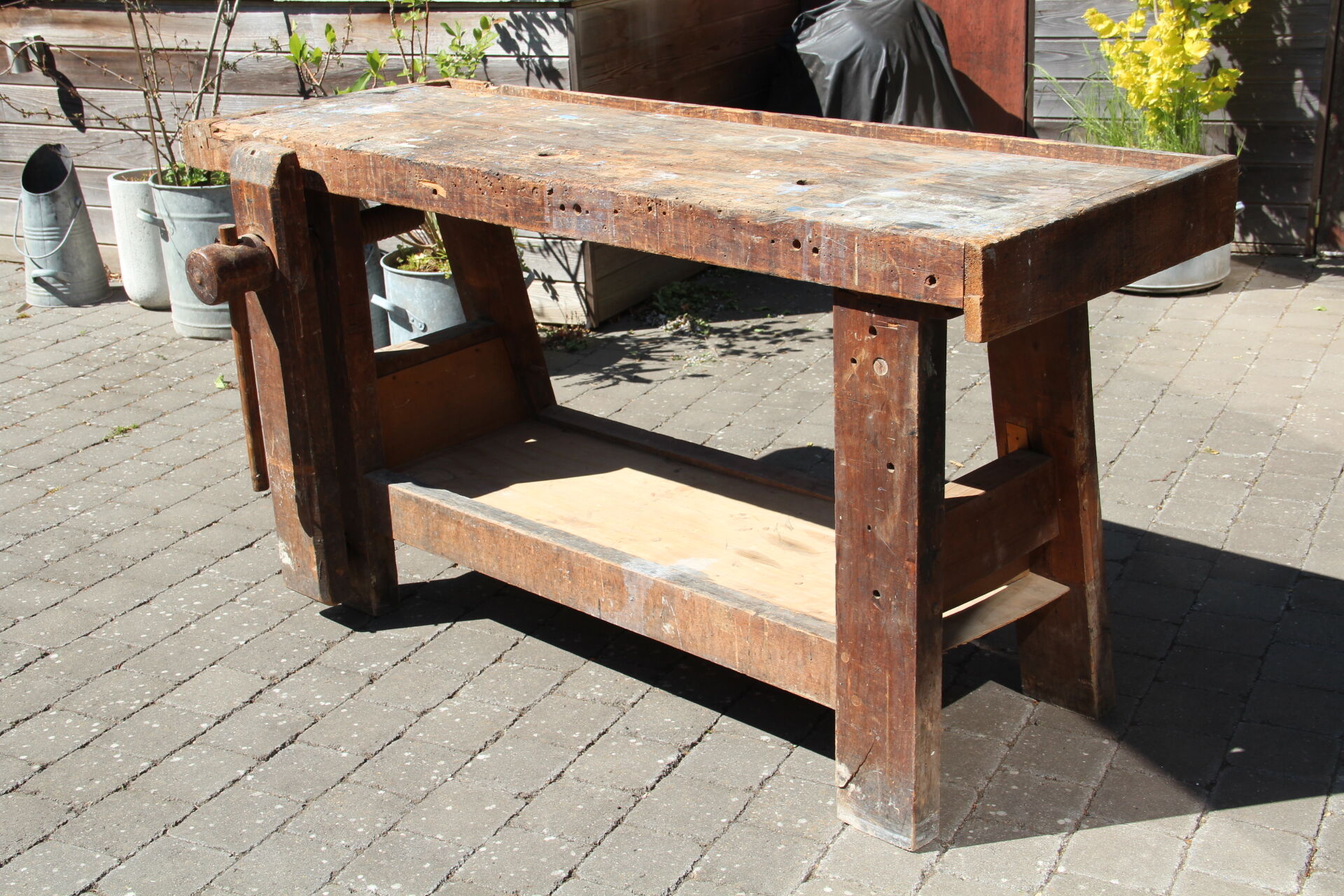 Industrial establishment with old vice 170 cm