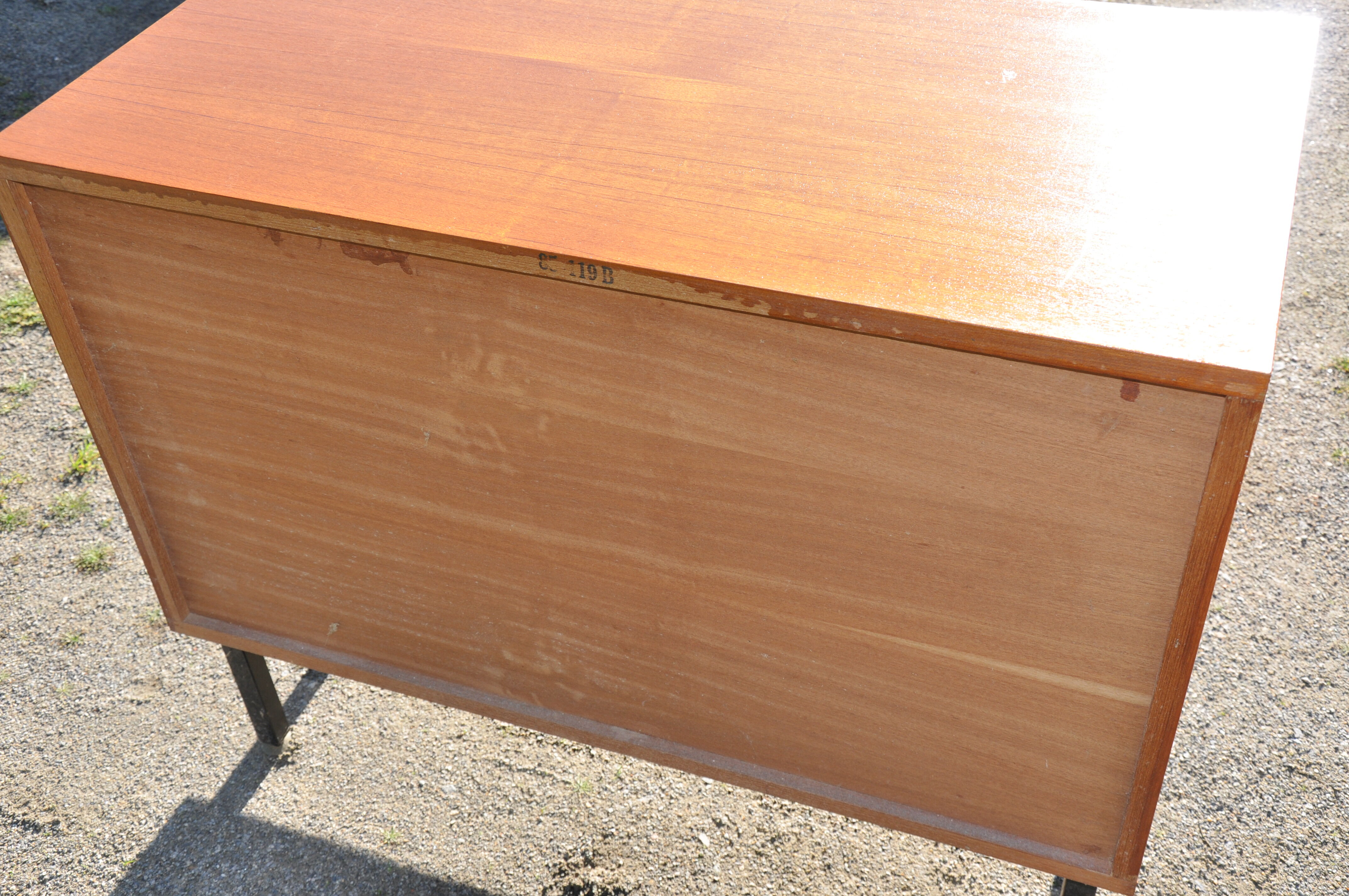 Commode de type scandinave