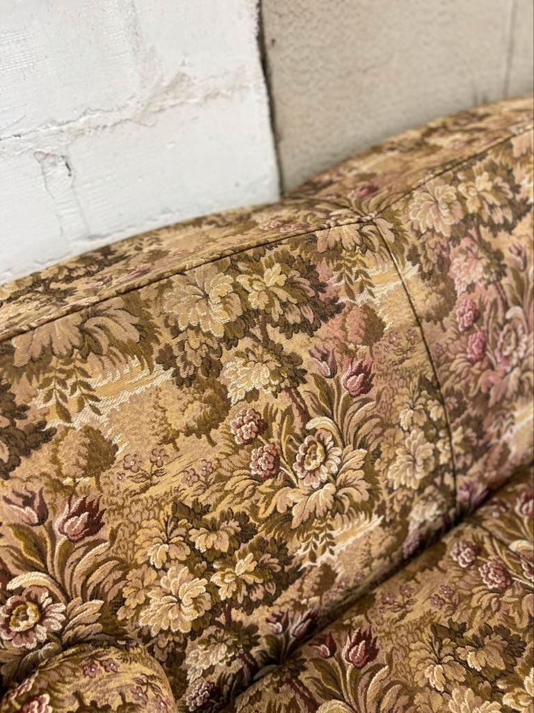 Vintage floral sofa / daybed / sofa bed