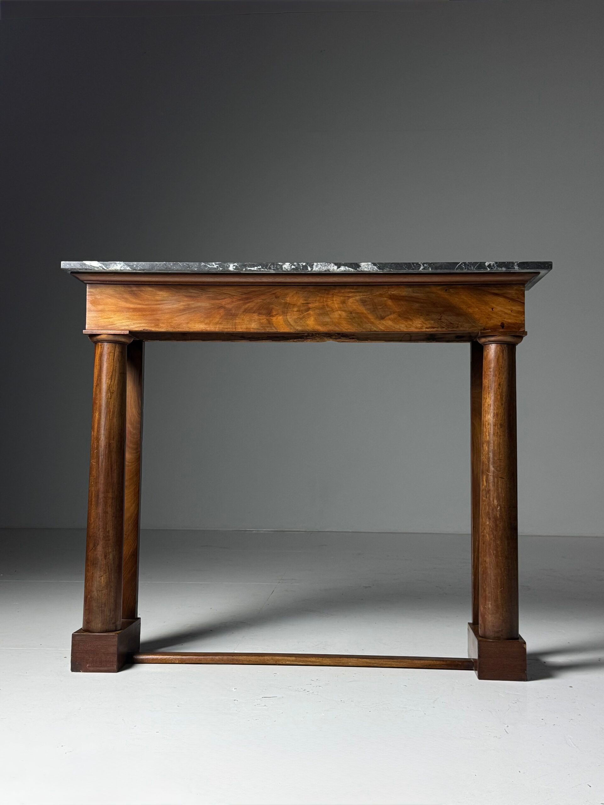 Table d'appoint en acajou de style Empire, 19e siècle