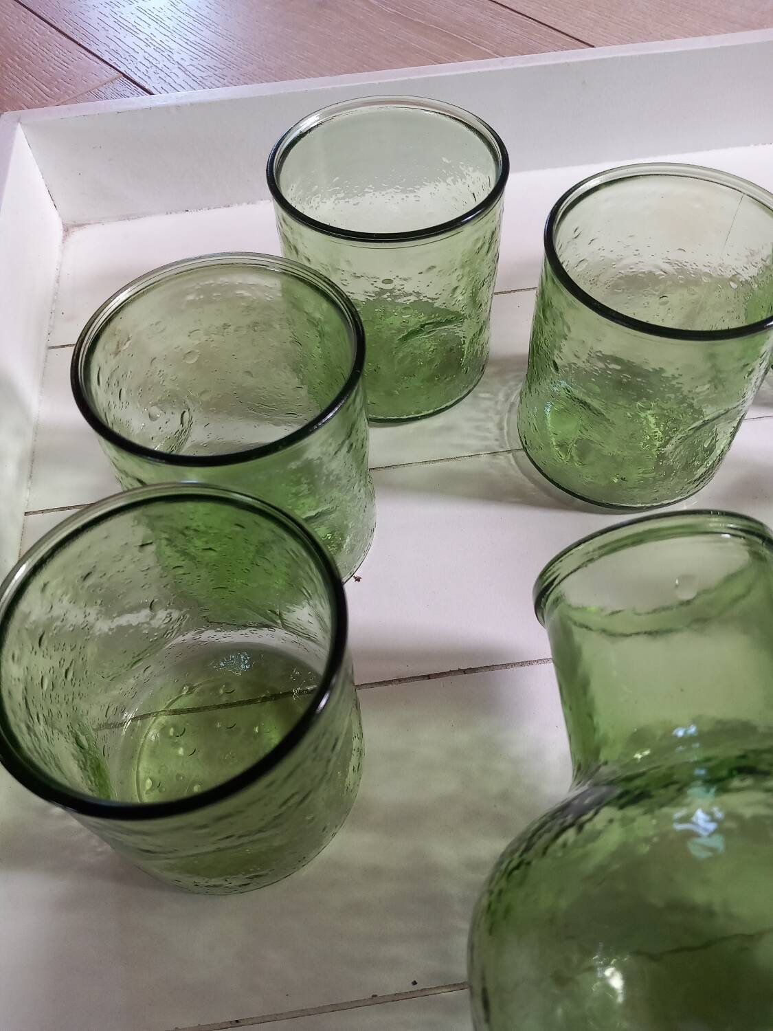 Carafe and 8 old glasses in bubble molded glass