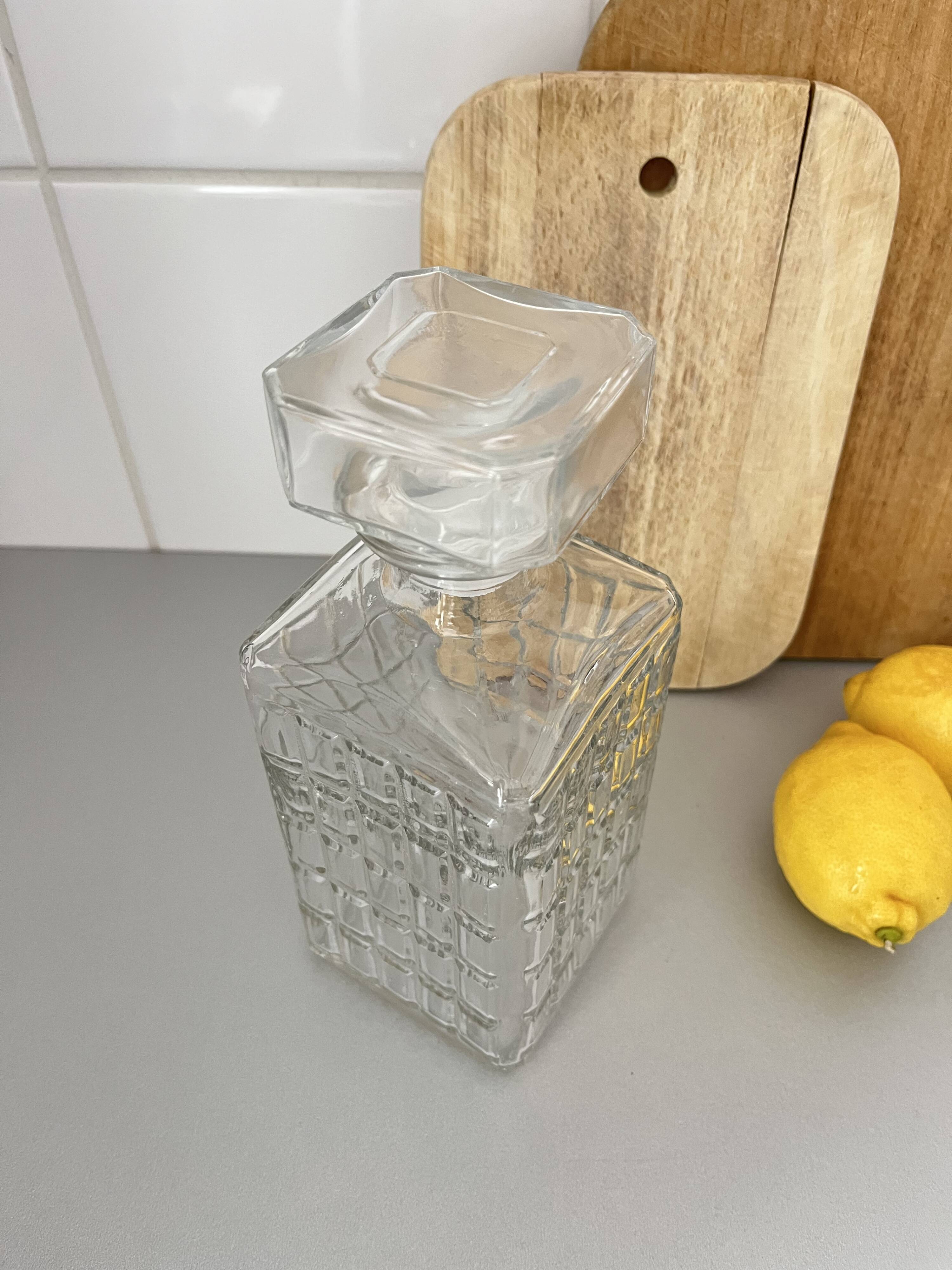 Glass whiskey decanter