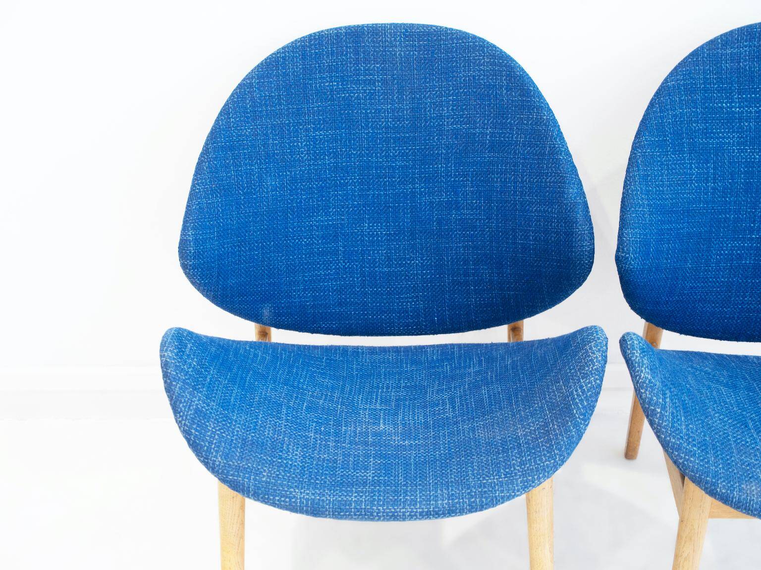 Paire de fauteuils en chêne Hans Olsen Model No 134 avec tapisserie en tissu bleu