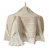 Suspension en opaline blanche et abat jour en crochet ancien fait main