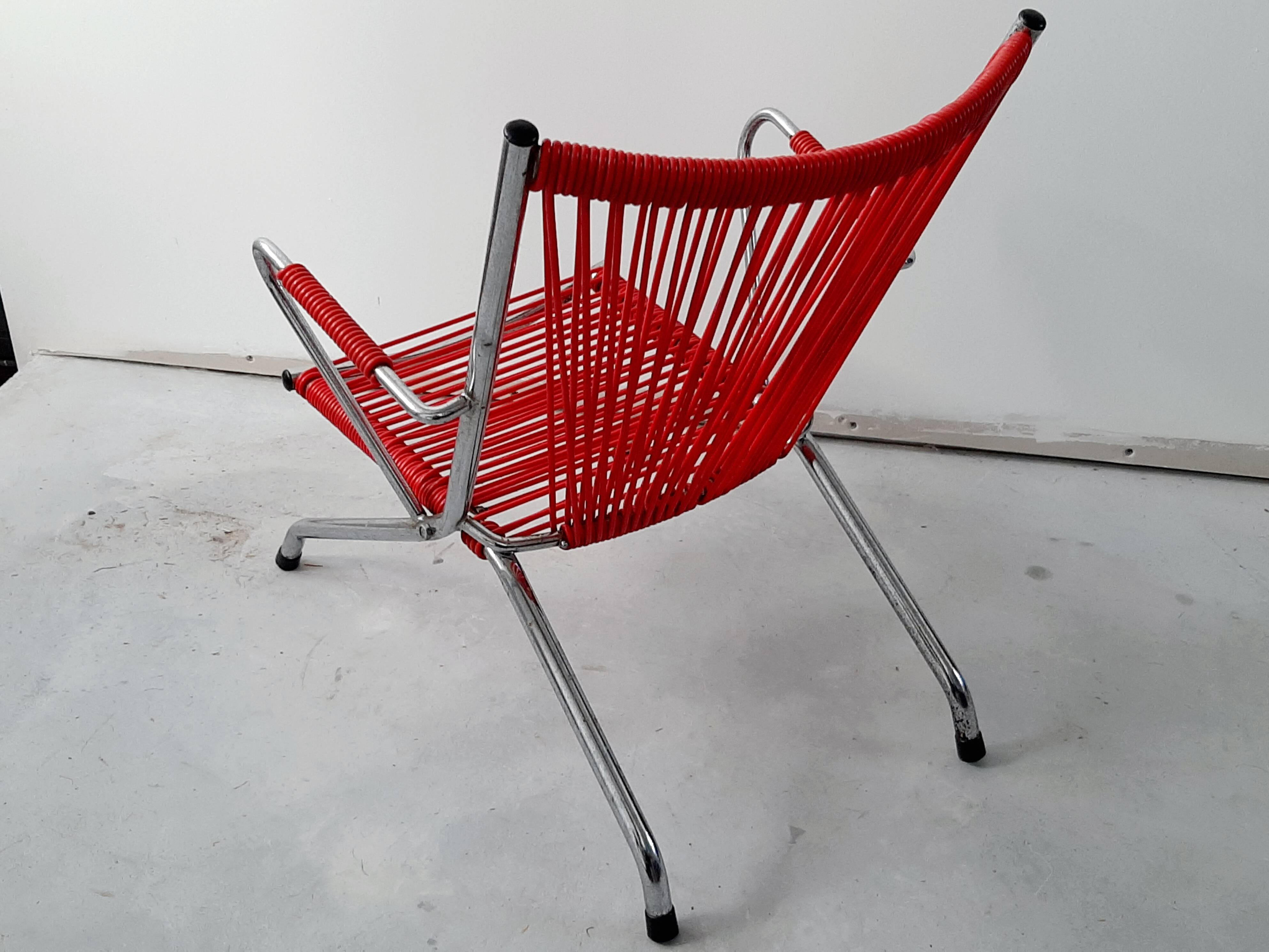 Child red scoubidou chair