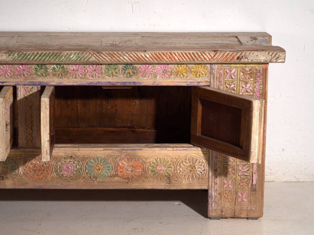 Polychrome carved antique buffet in pine – Xinjiang, circa 1900