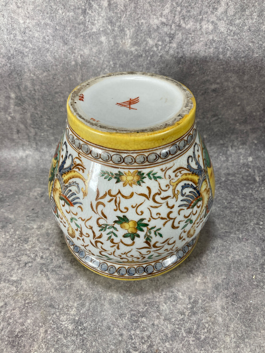 Pot/Cachepot. Italian Renaissance Majolica ceramic. Asiatic style