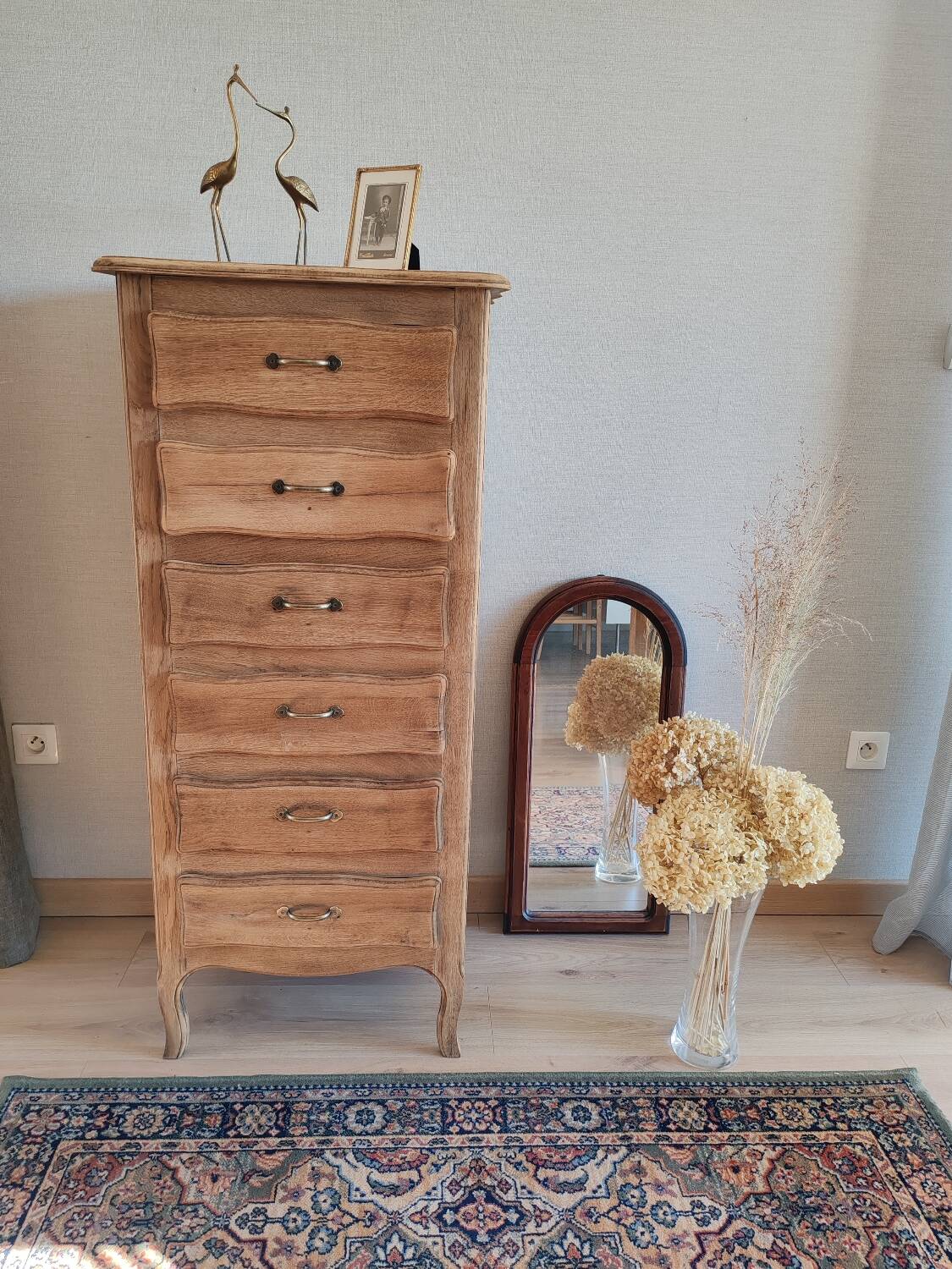 Oak chest of drawers