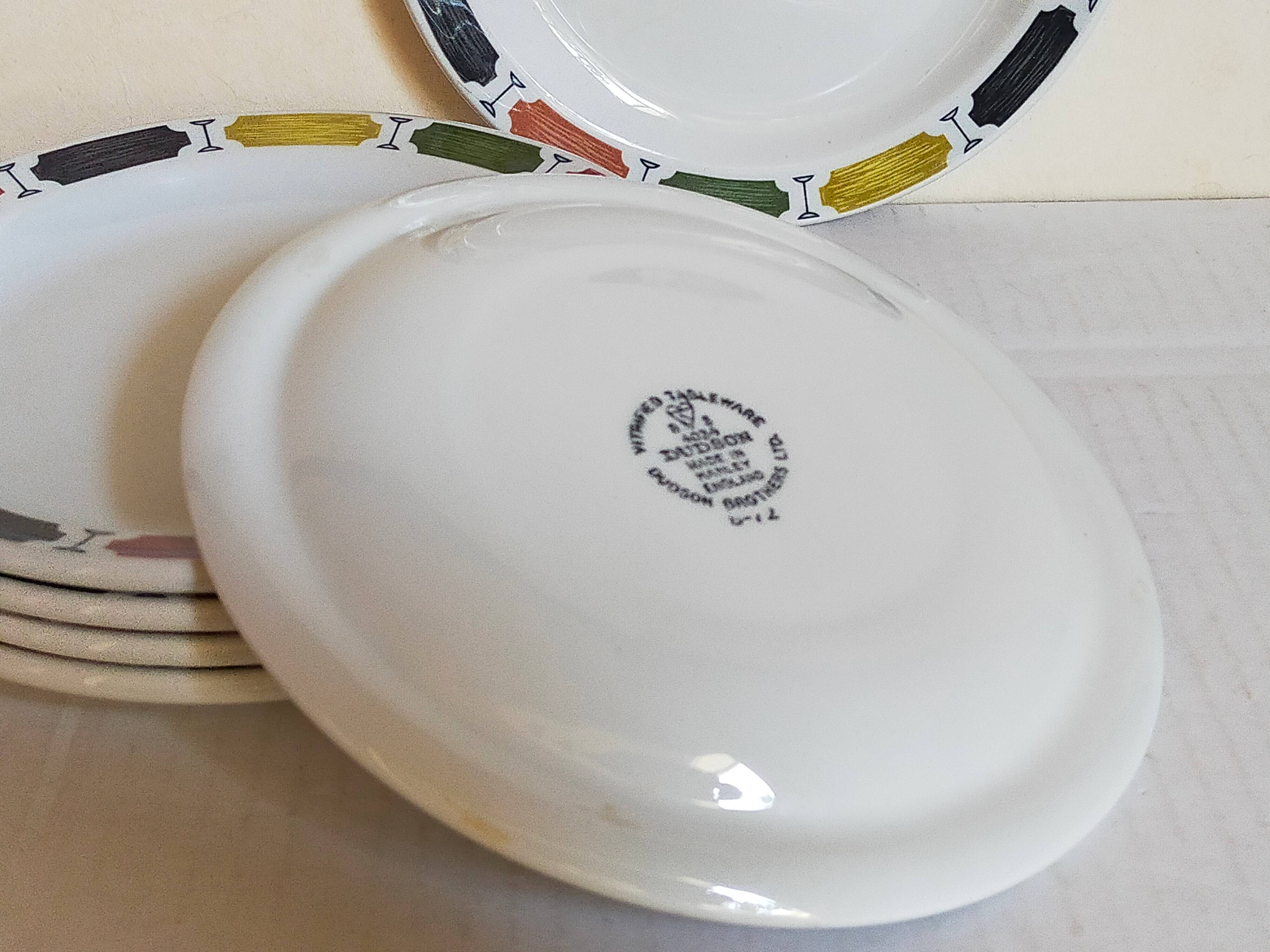 Six assiettes à dessert en porcelaine Anglaise DUDSON BROTHERS 70'