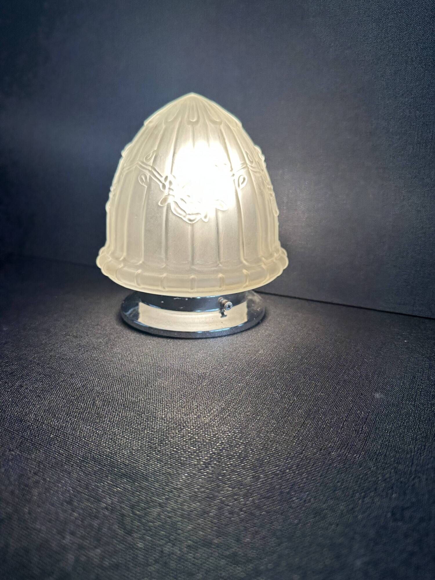 Small table lamp or Art Deco ceiling light from the 1930s in frosted glass.