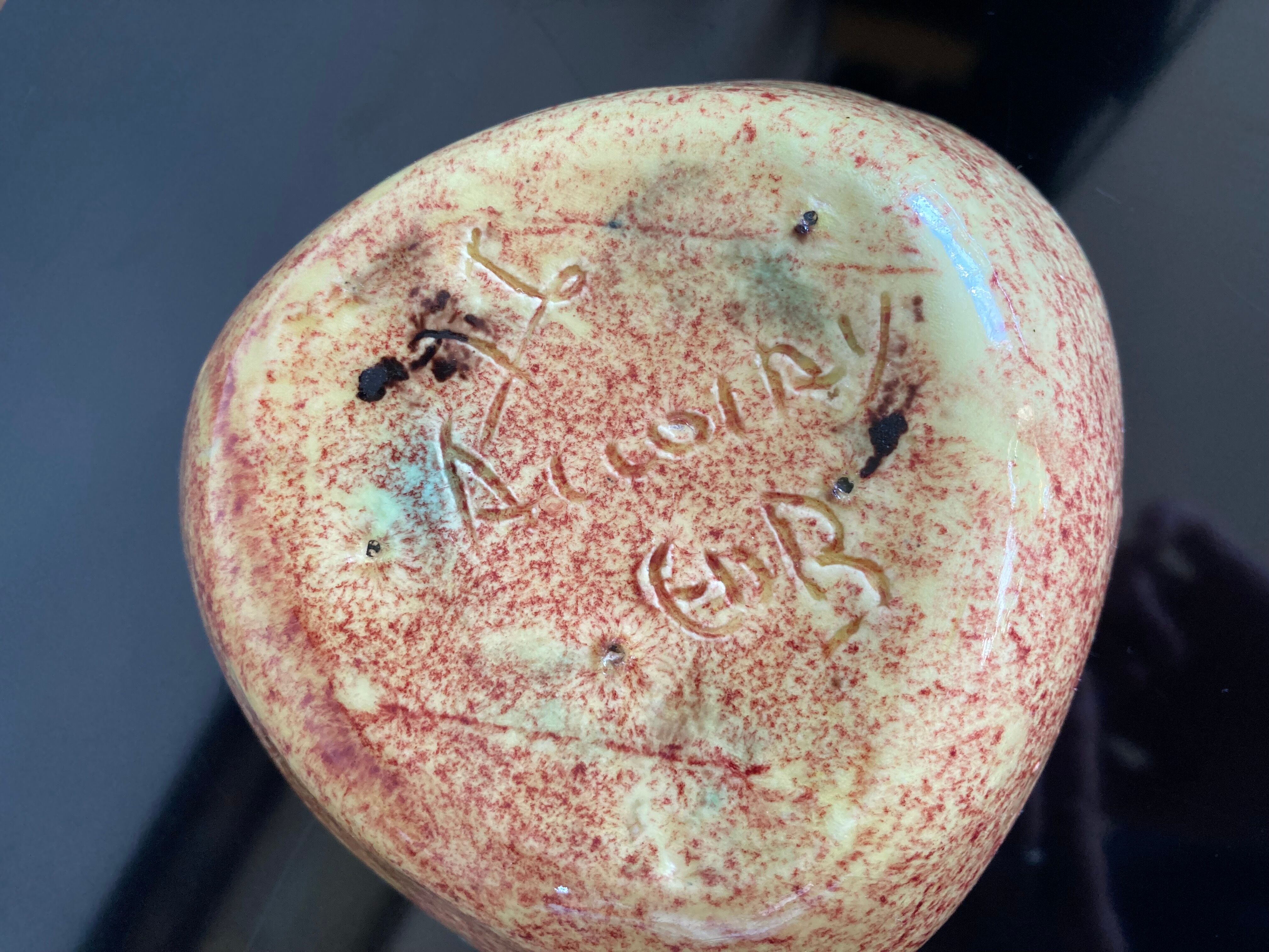 Empty pocket/bowl Accolay