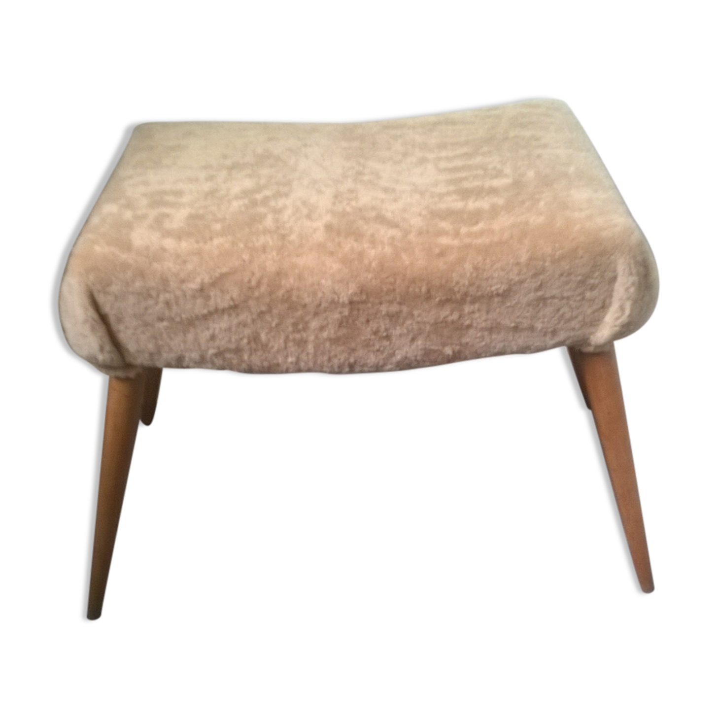 Tabouret ottoman scandinave en hêtre et peau de mouton