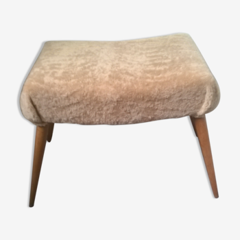 Tabouret ottoman scandinave en hêtre et peau de mouton