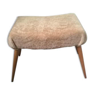 Tabouret ottoman scandinave en hêtre et peau de mouton