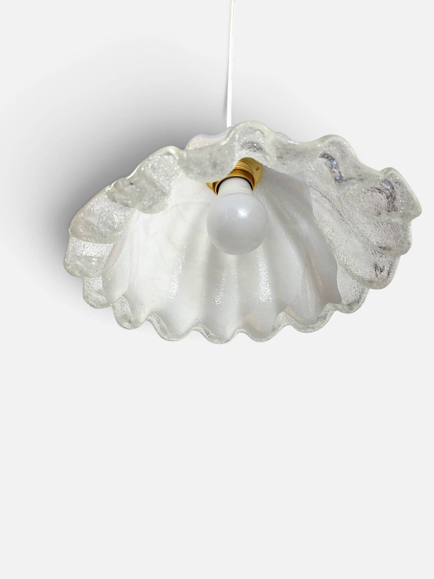 Suspension corolle 70s en verre de Murano texturé