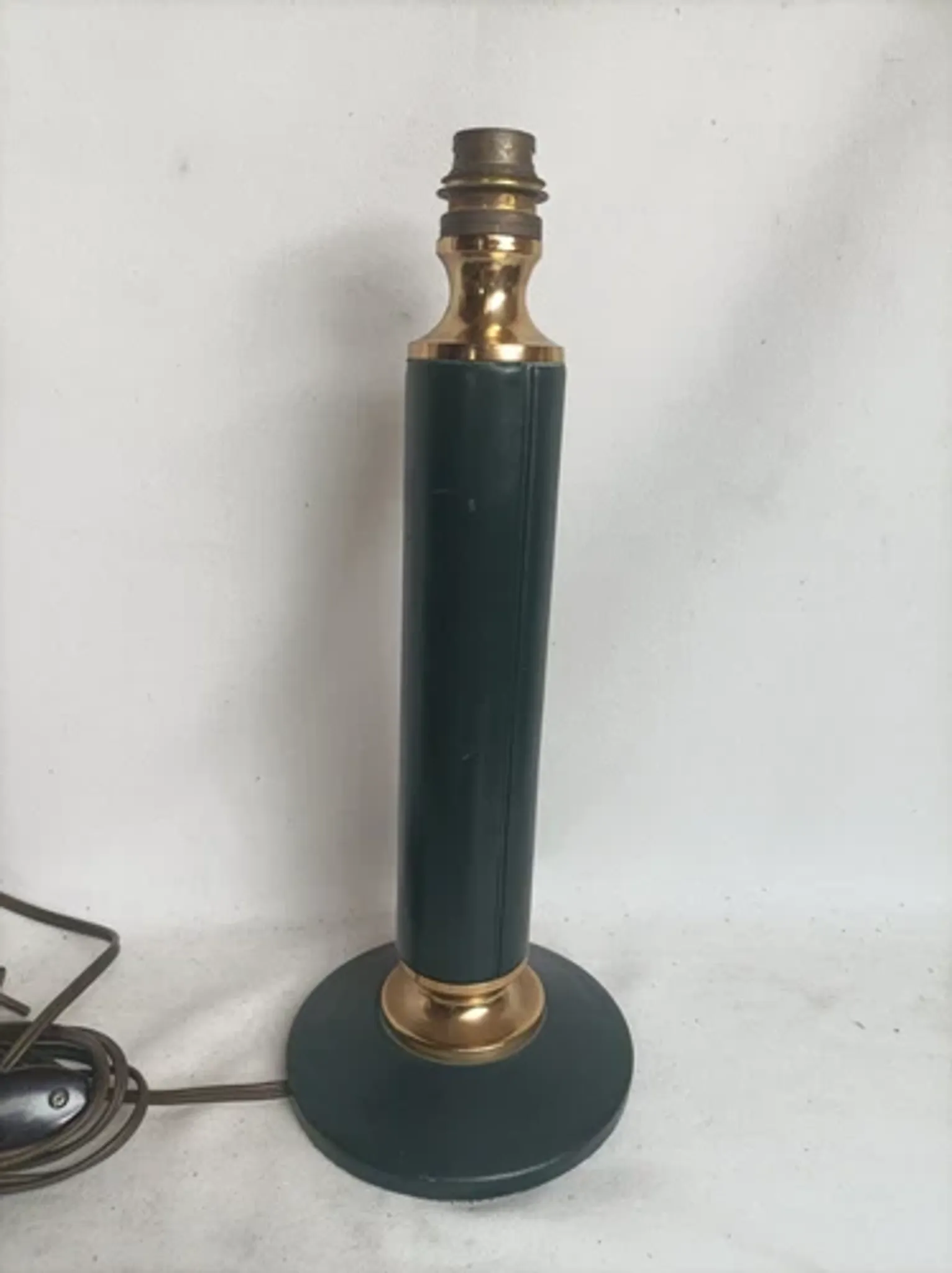 Vintage table lamp base from the 1970s/1980s in leather - in working condition.