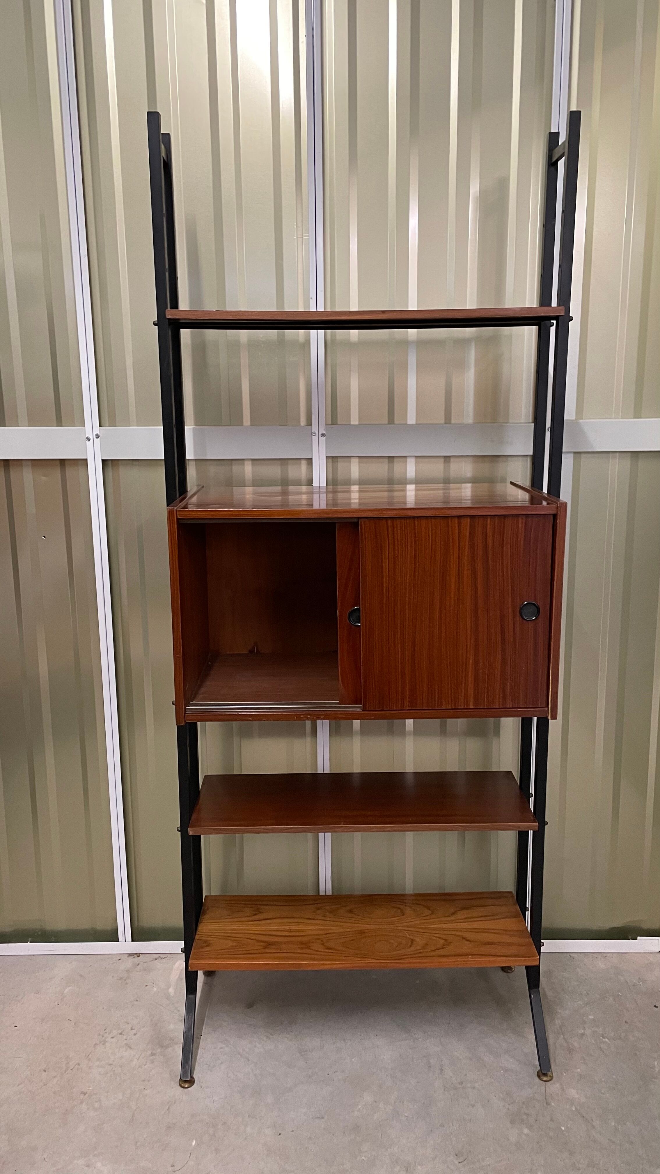 Italian footcase bookcase from the 60s in teak and metal