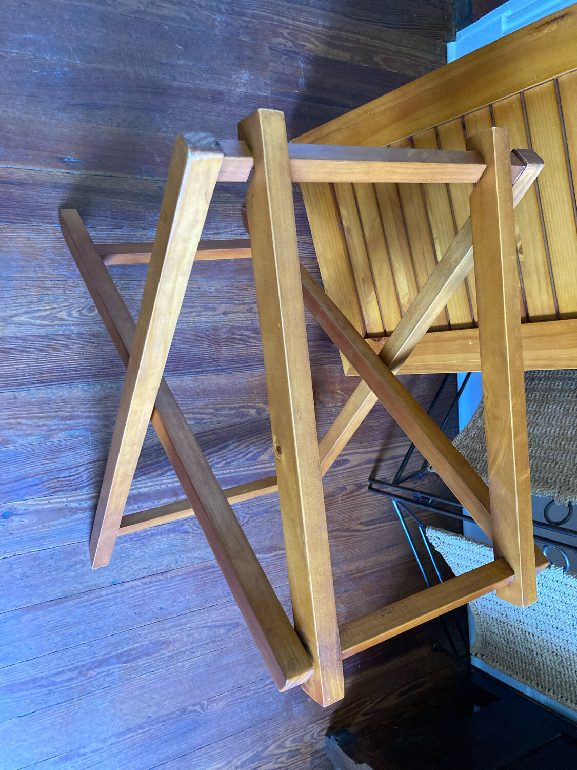 Removable wooden tray with folding legs