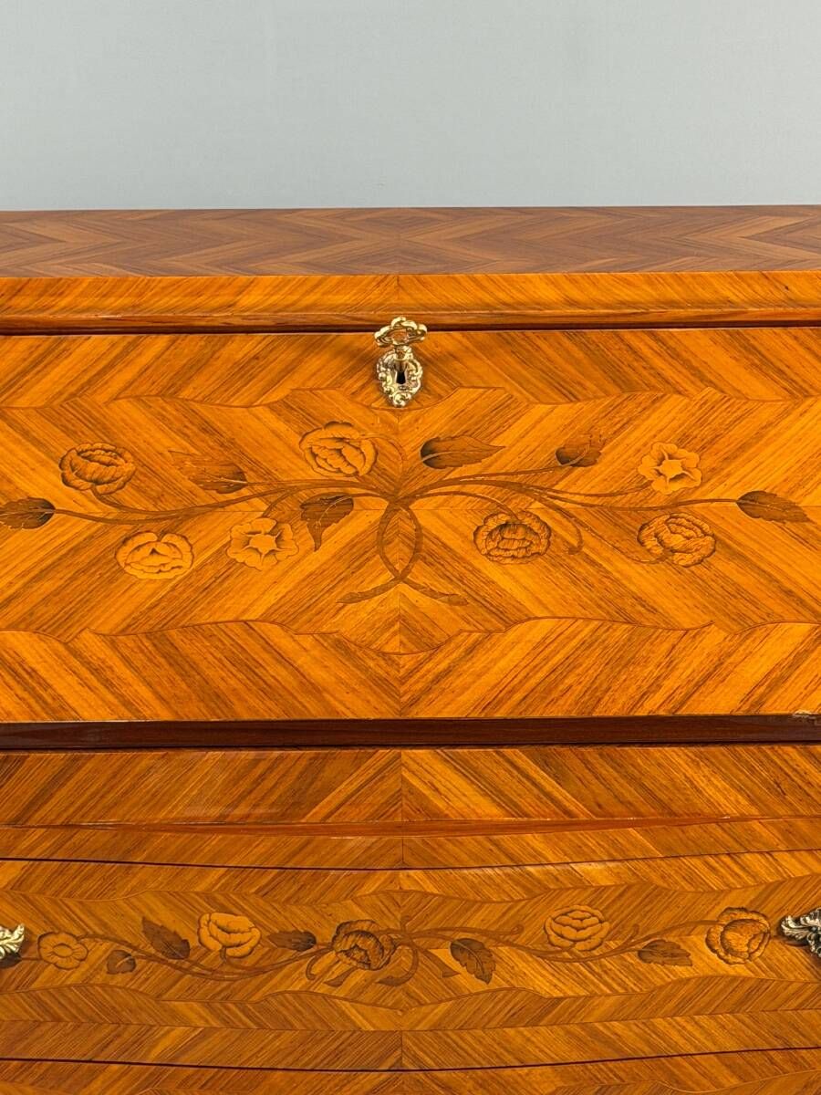 Louis XV style writing desk with a drop-leaf, made of veneer and marquetry, 19th century.