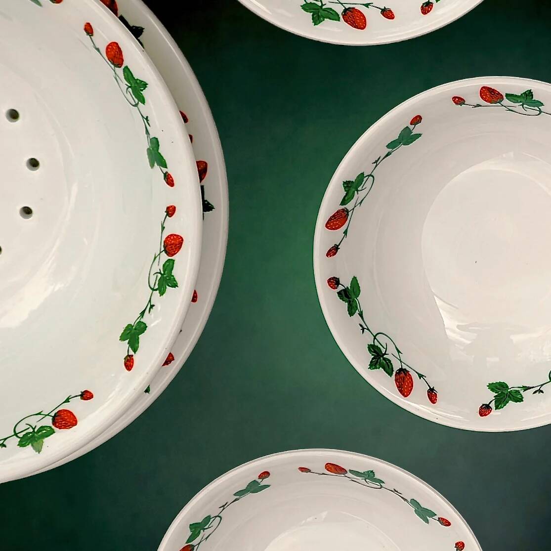 Service à fraises Gien en faïence blanche décor fraises des bois - années 70-80