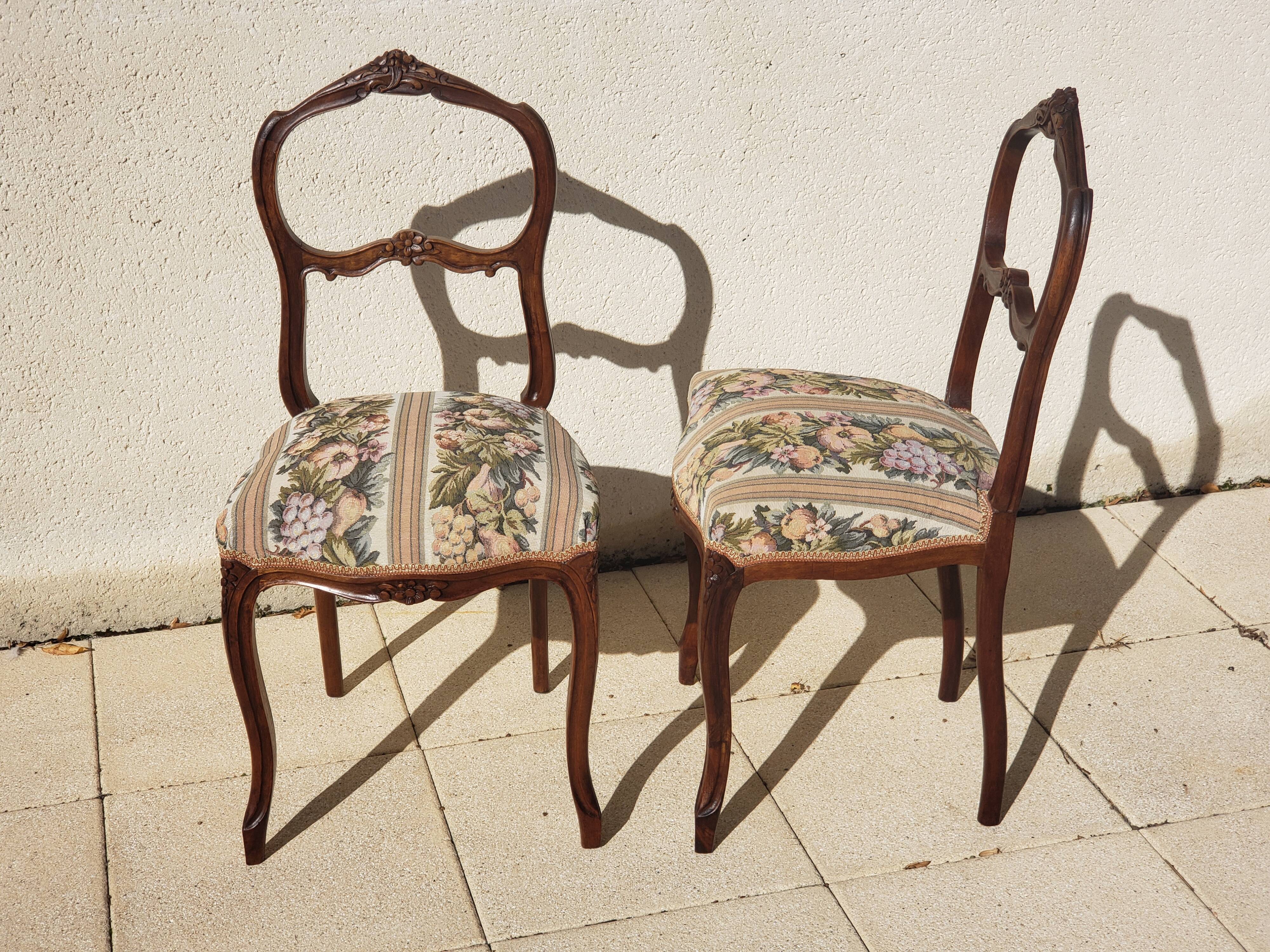 2 Chaises anciennes style Louis XV en noyer