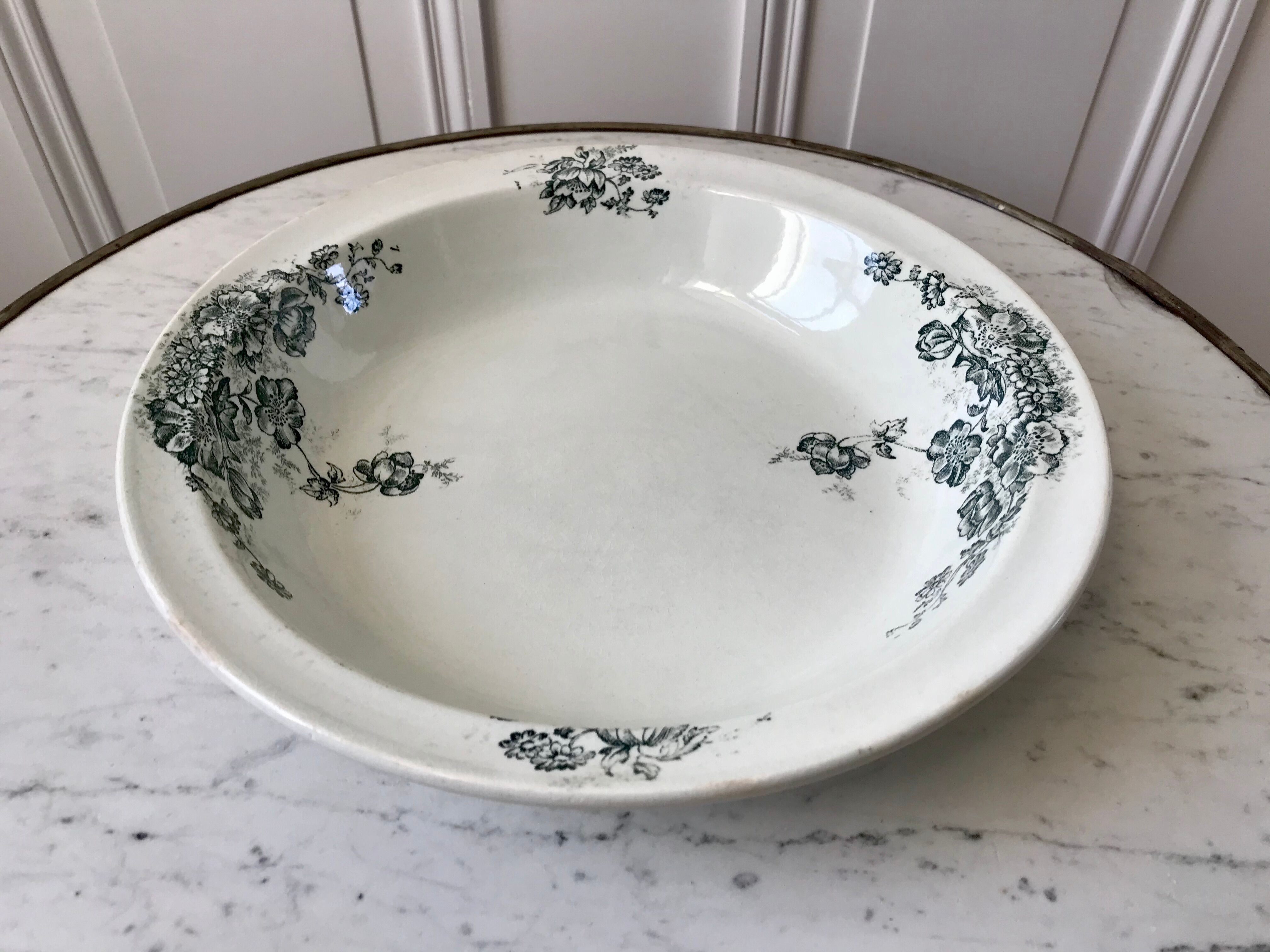 hollow dish in Iron Earth Bertrand Bordeaux model "Anémone" late nineteenth