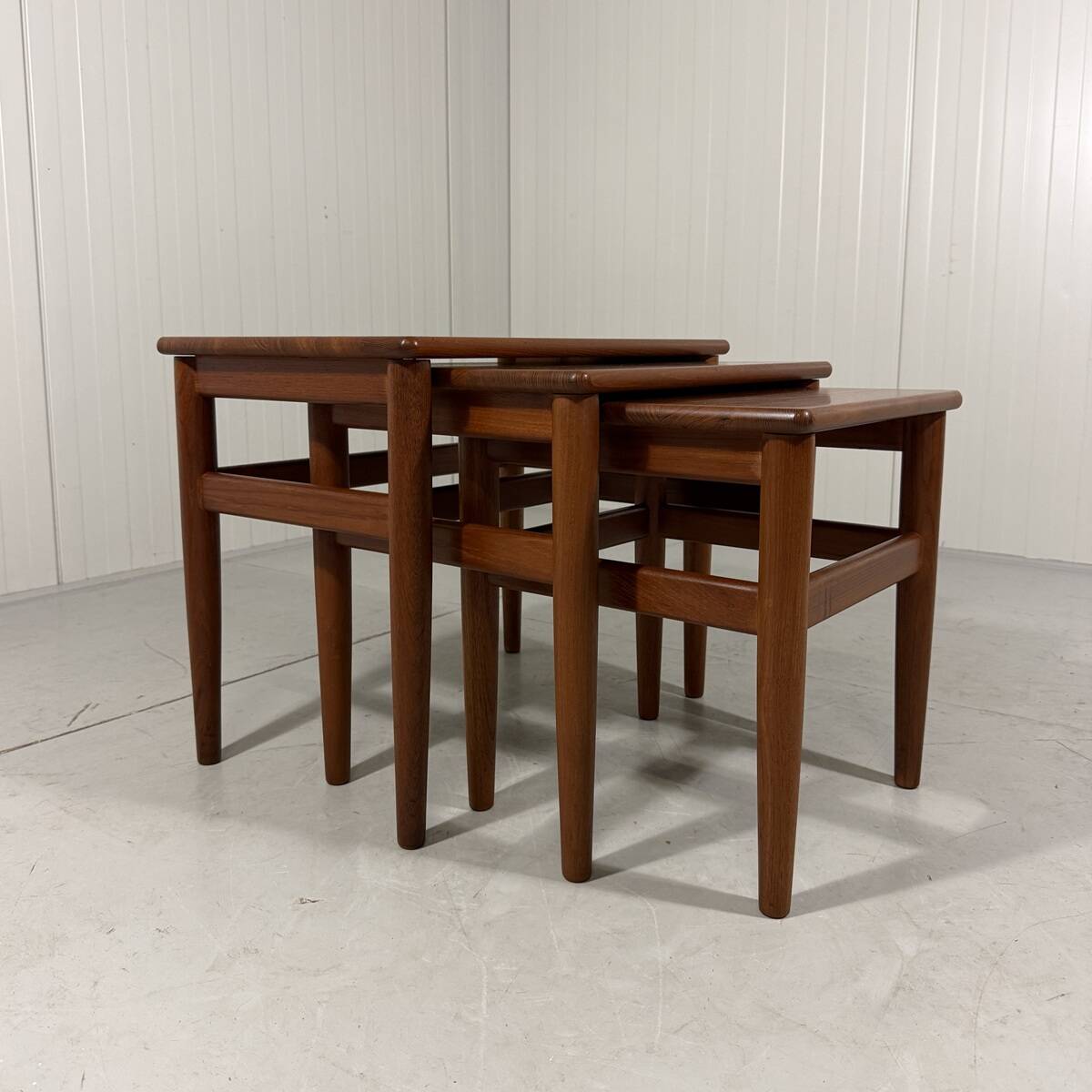 Tables gigognes en teck Danemark années 1960