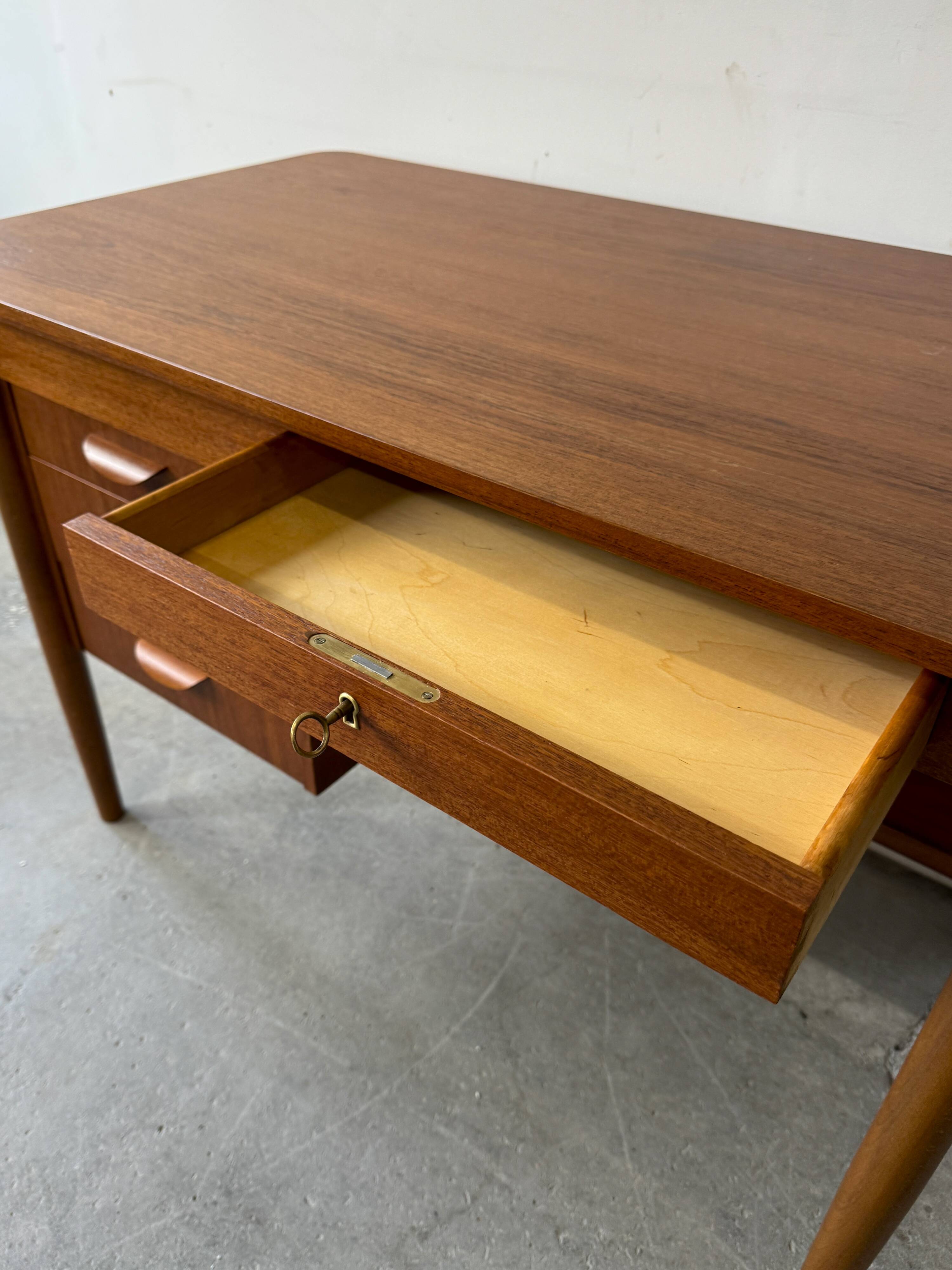 Teak Desk, Denmark 1960s/1970s, Vintage, Mid-C Modern