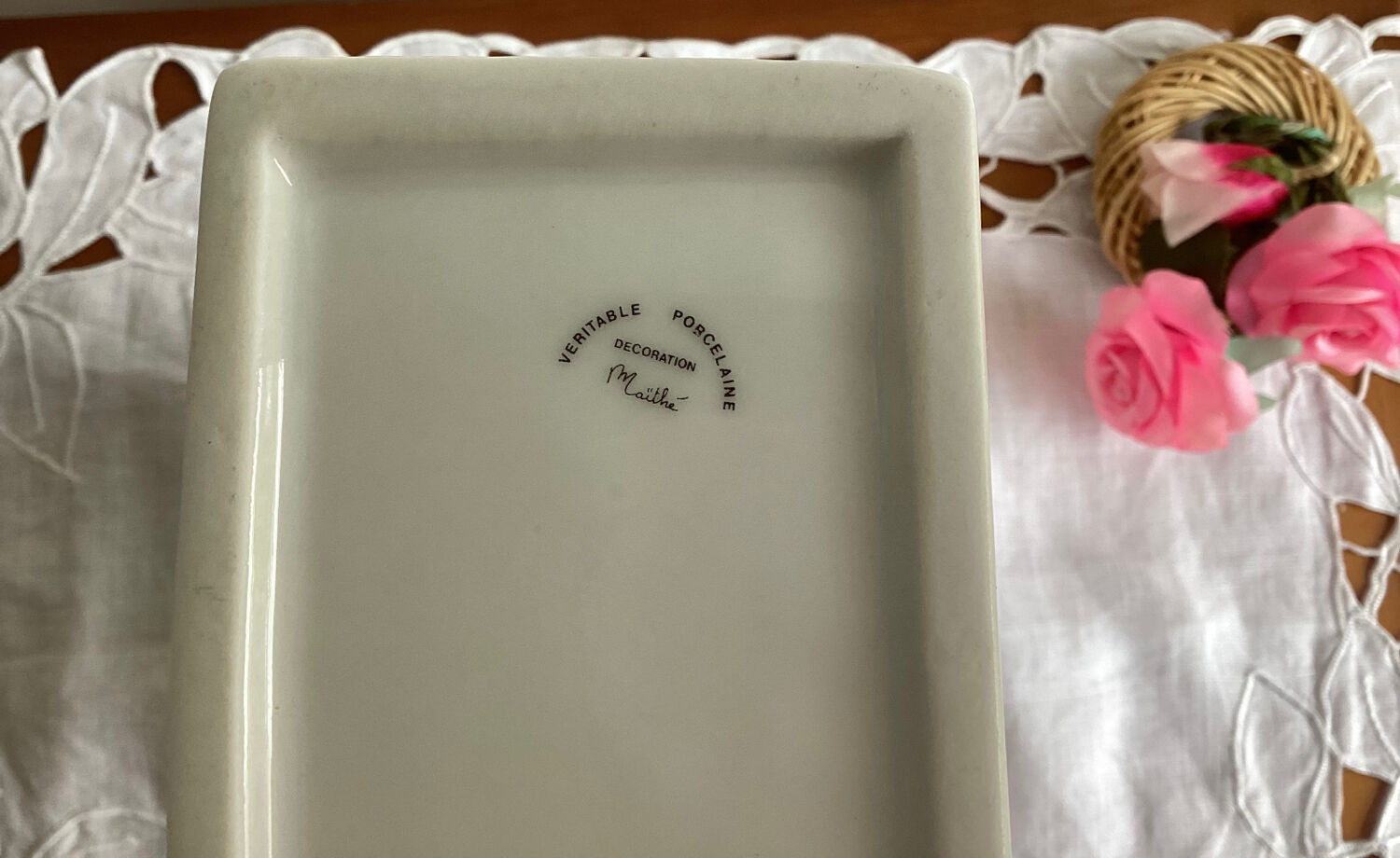 Porcelain vase Decoration by artist Maïthé “Agen”