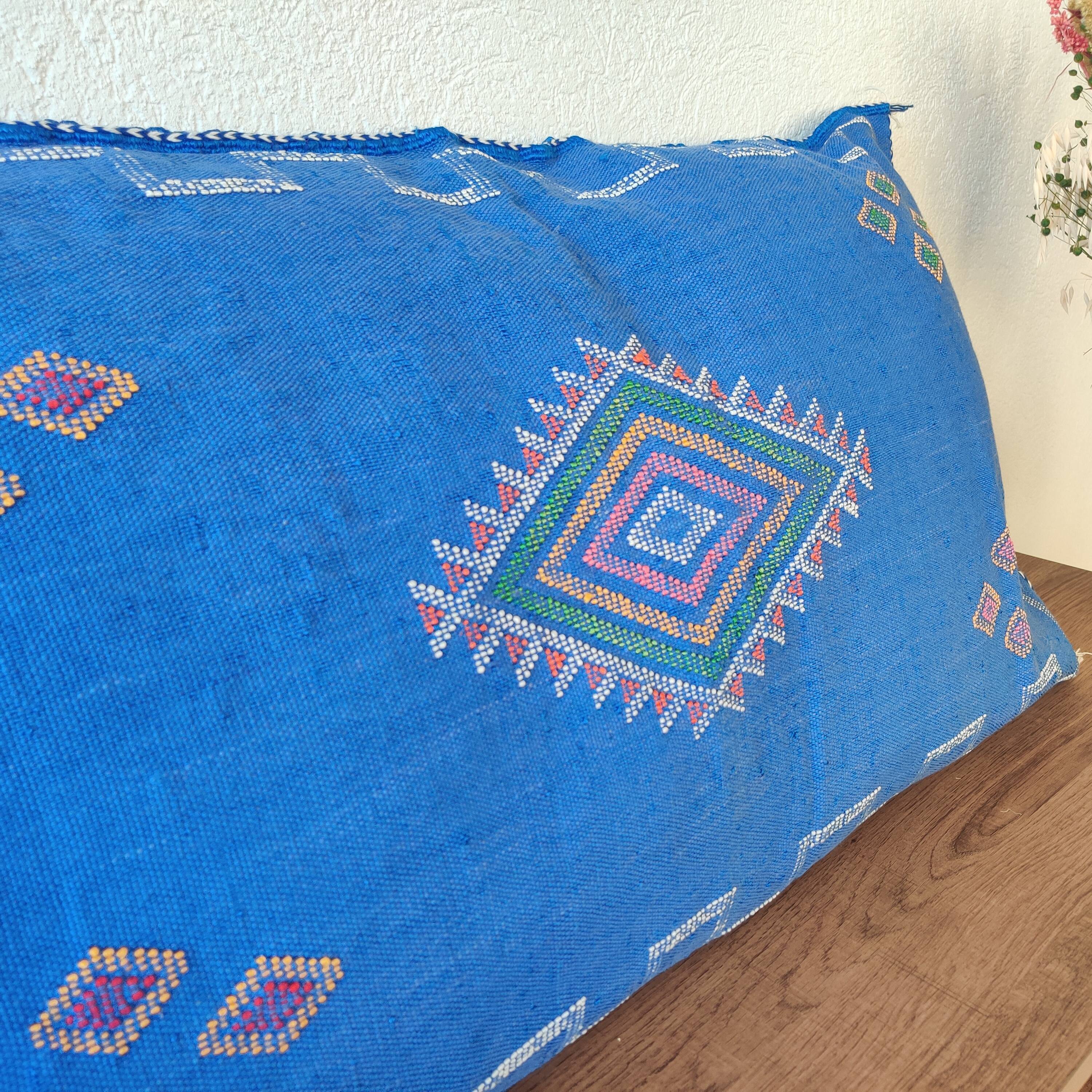 Coussin berbère bleu en soie de cactus