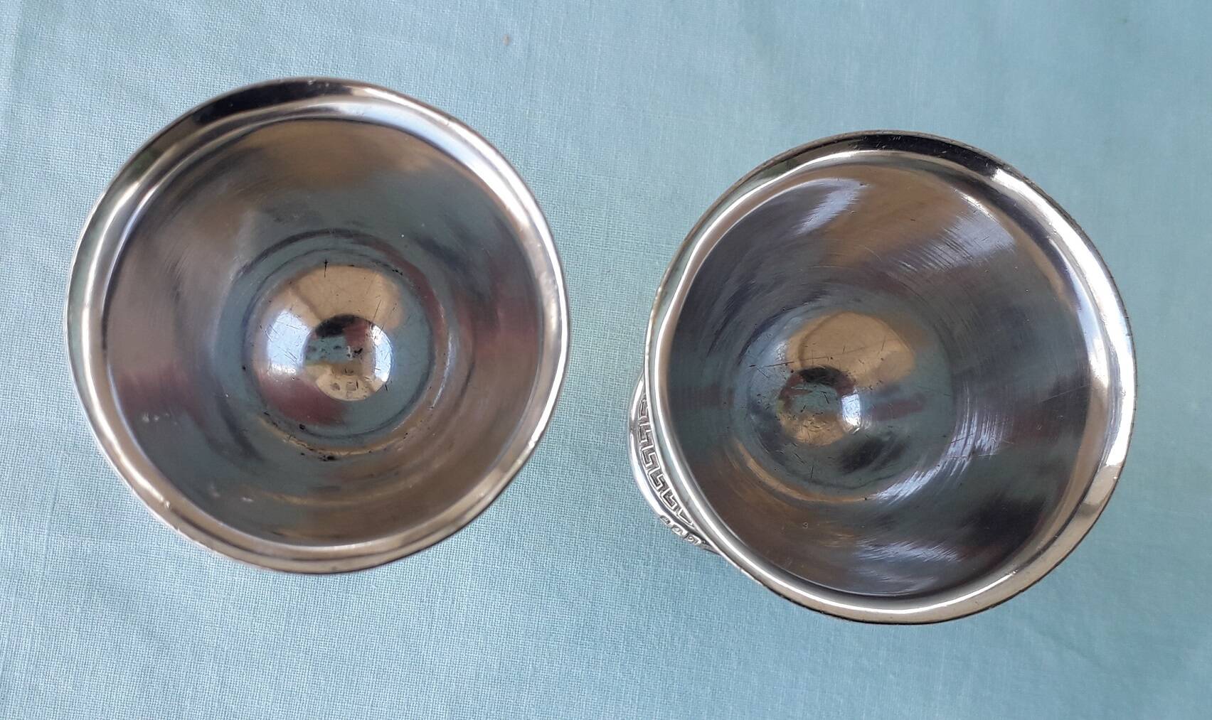 2 silver-plated egg cups