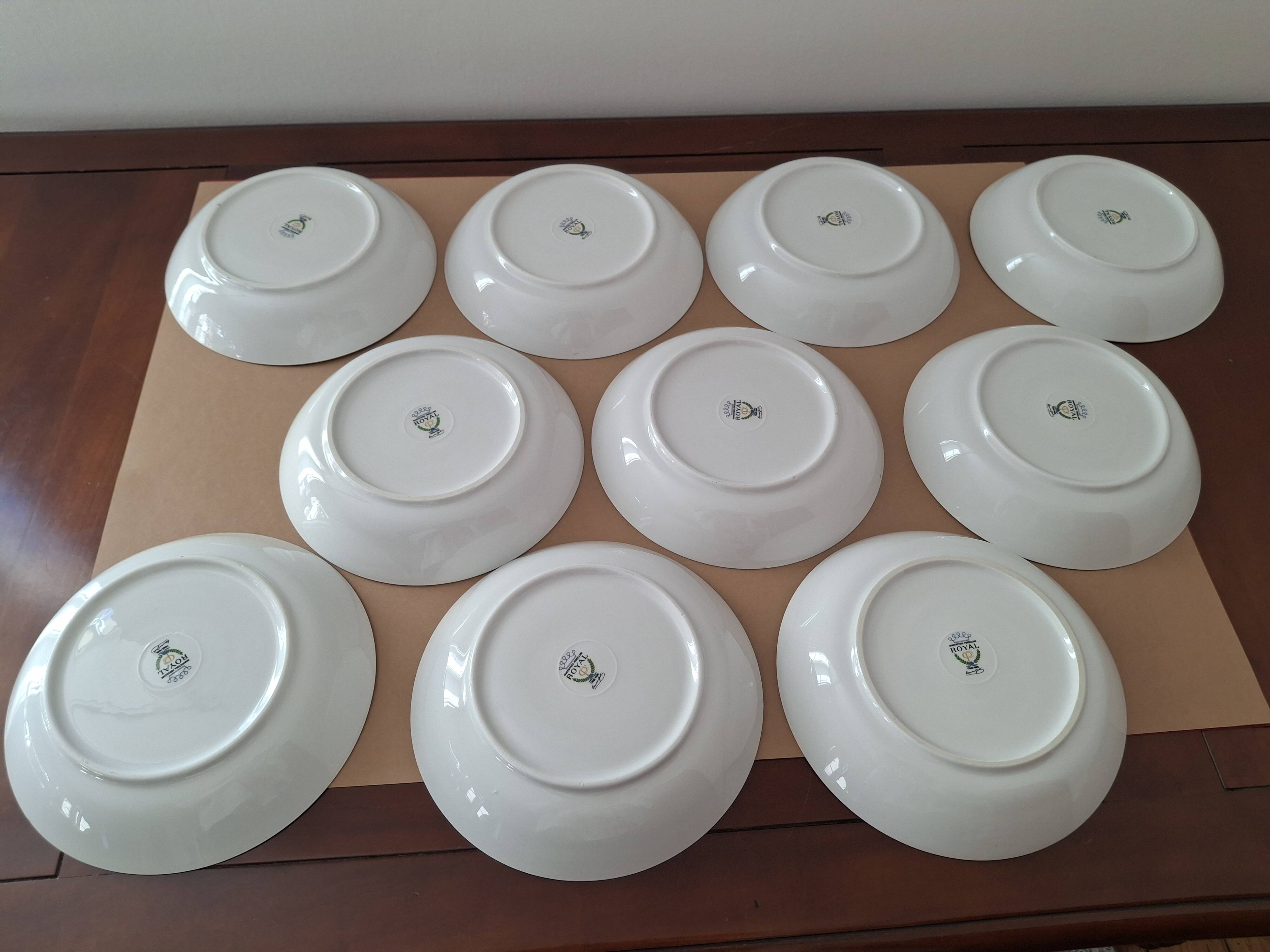 Vintage table service in Italian porcelain "Royal" with floral decoration.