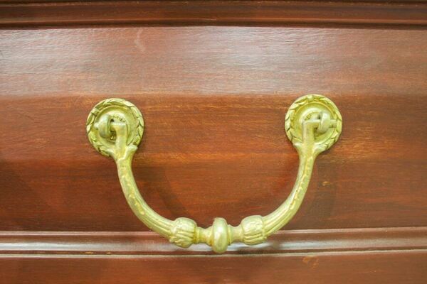 Commode peinte Louis XIV dessus faux marbre