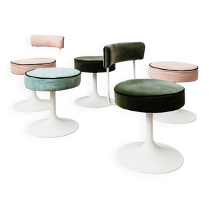 lot de tabourets et chaises